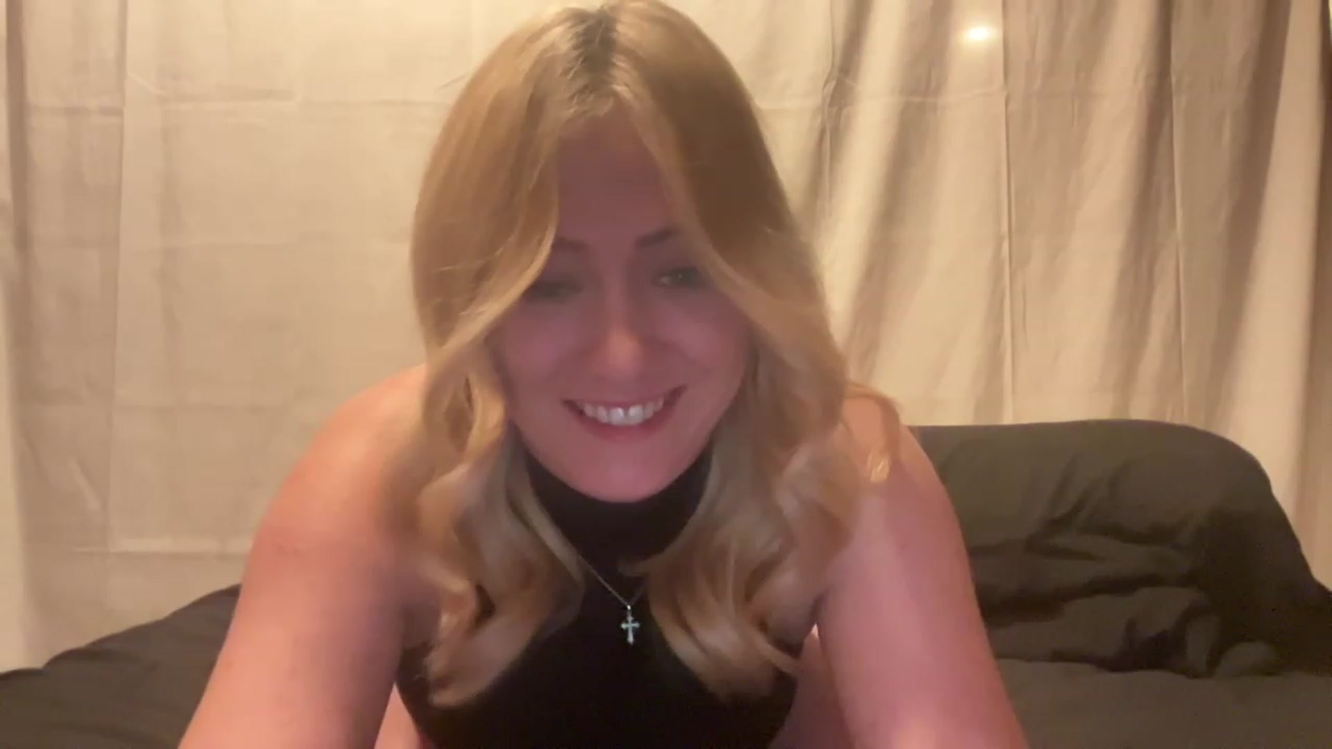 Gallery image thumbnail from Bella_Online's myfreecams stream on, 03/30/2023, 03:21 image 15 of 20