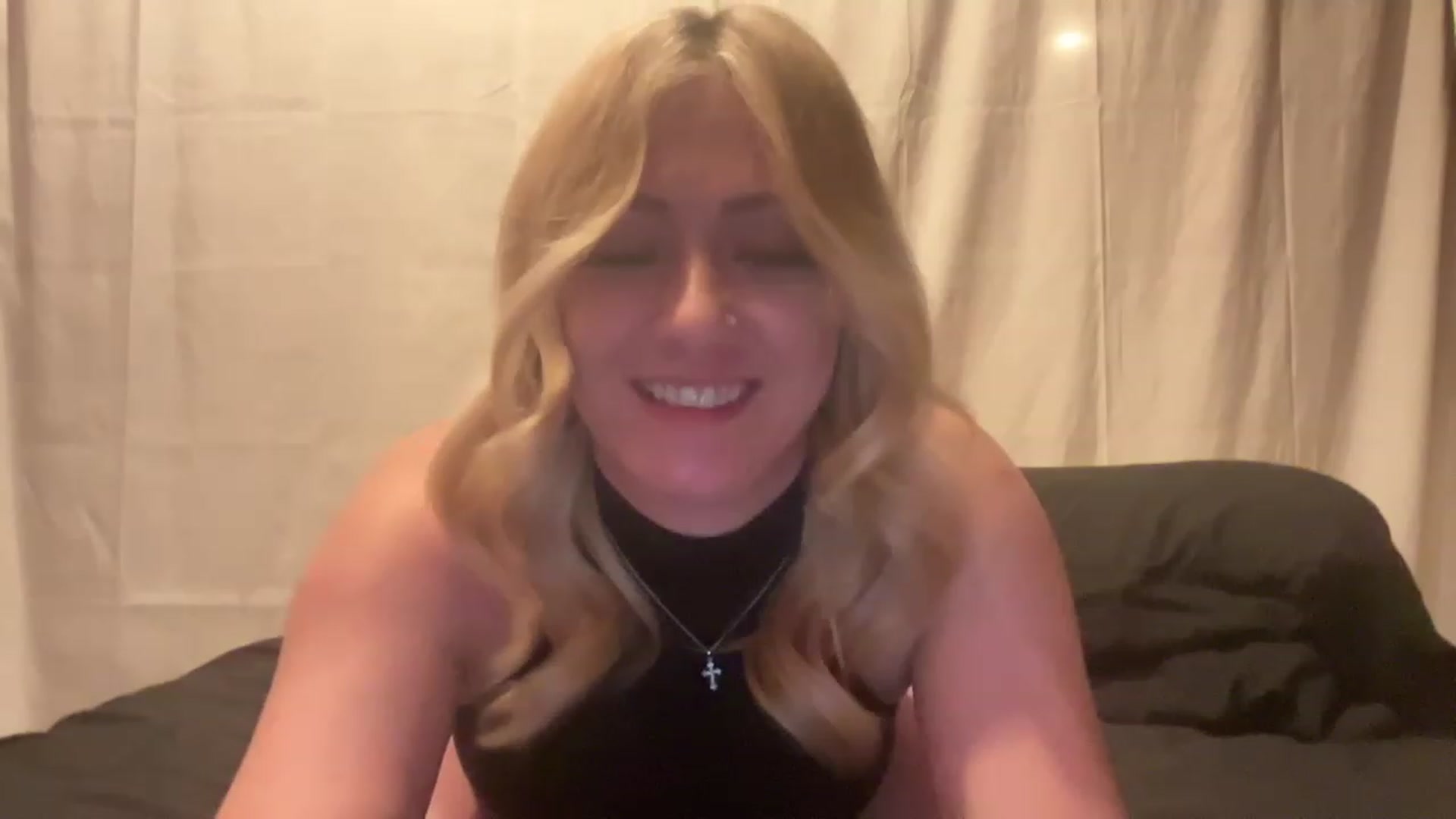 Gallery image thumbnail from Bella_Online's myfreecams stream on, 03/30/2023, 03:21 image 14 of 20