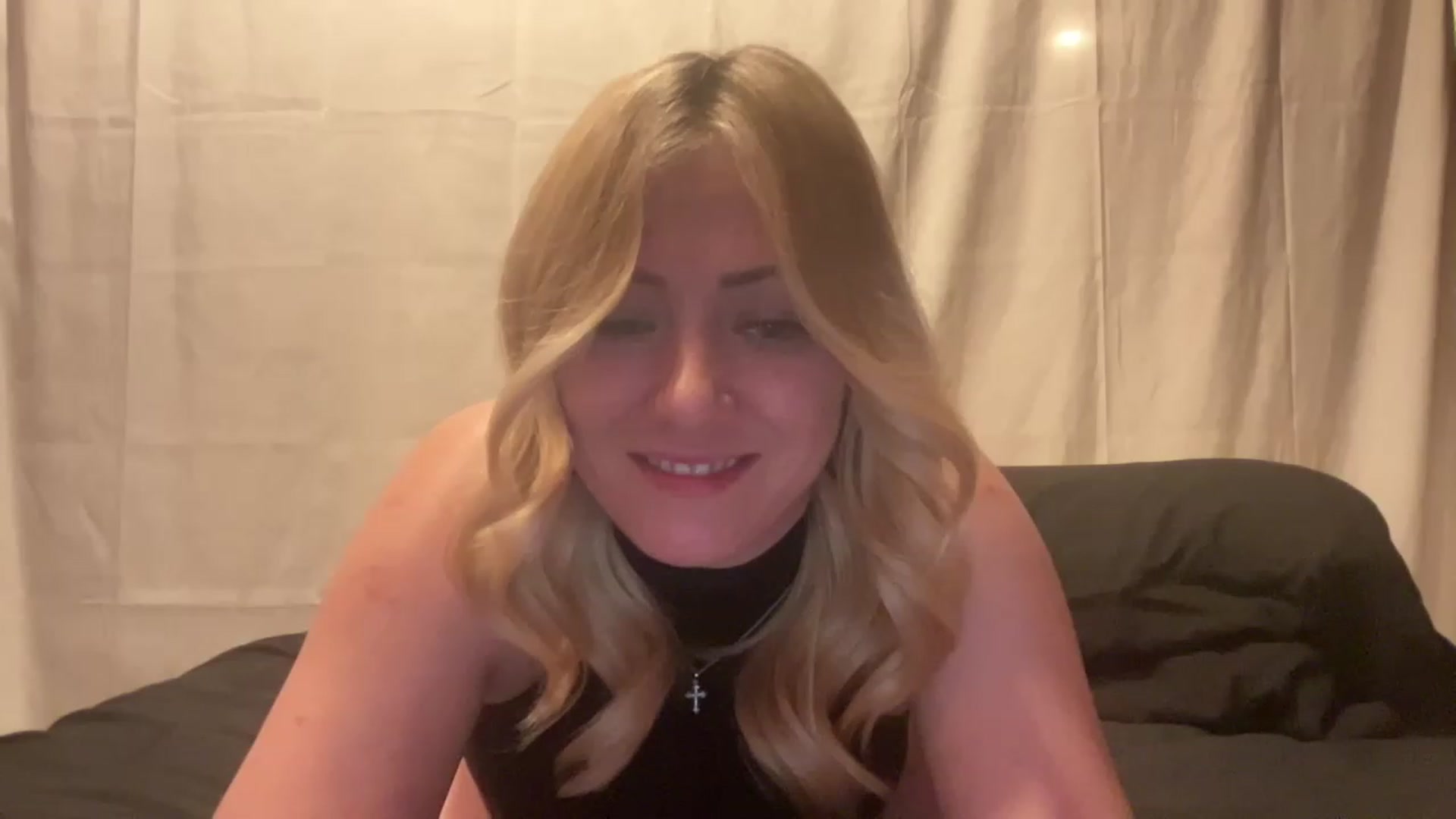 Gallery image thumbnail from Bella_Online's myfreecams stream on, 03/30/2023, 03:21 image 16 of 20
