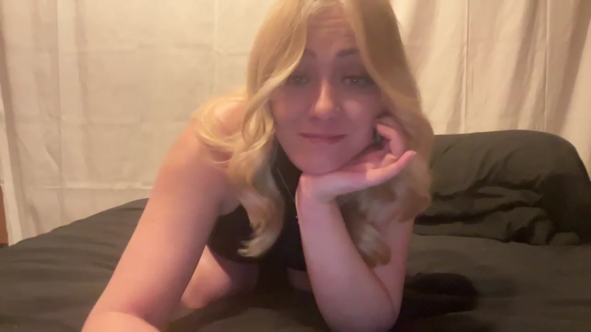 Gallery image thumbnail from Bella_Online's myfreecams stream on, 03/30/2023, 03:21 image 4 of 20