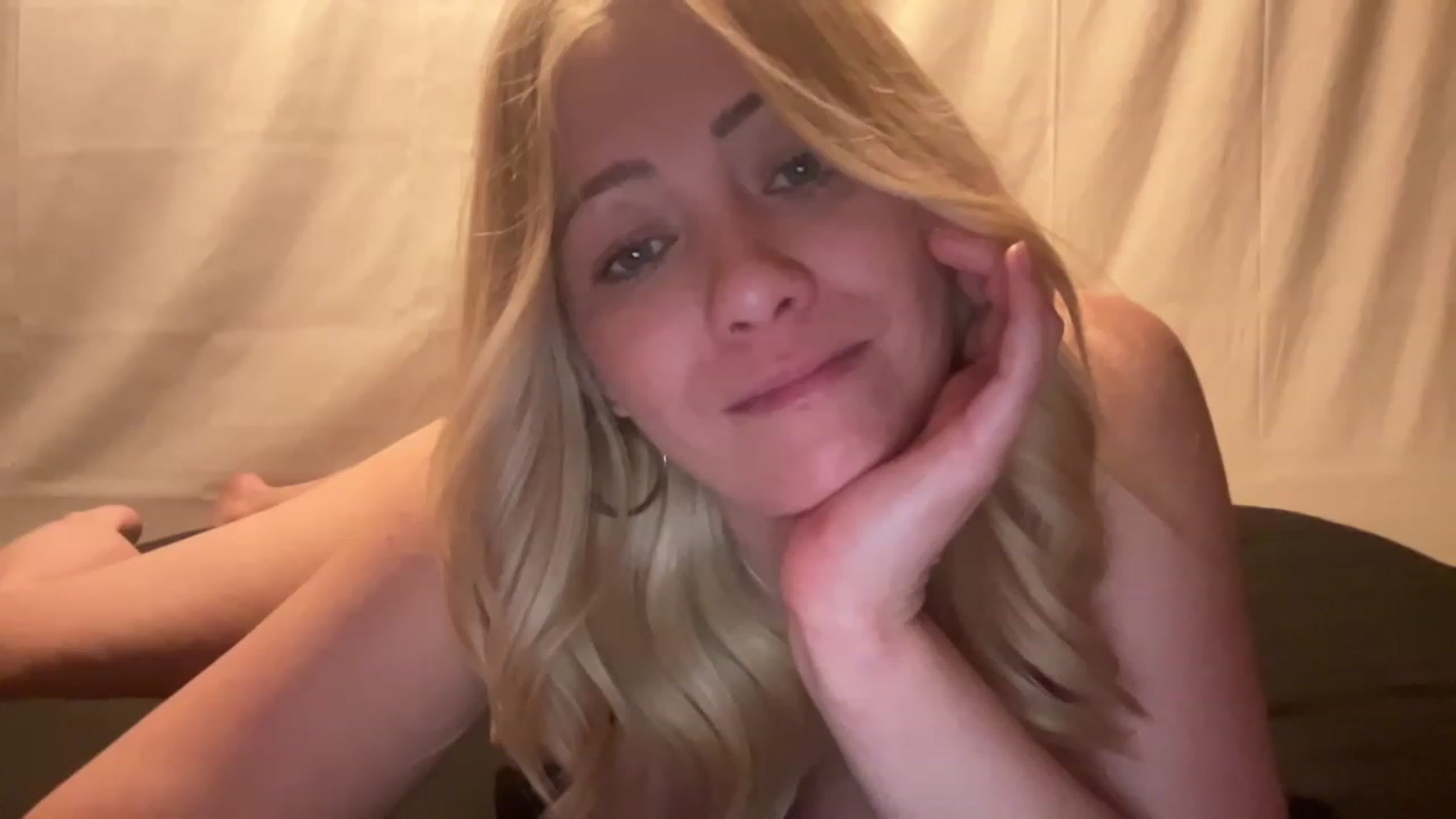 Gallery image thumbnail from Bella_Online's myfreecams stream on, 04/03/2023, 09:37 image 11 of 20