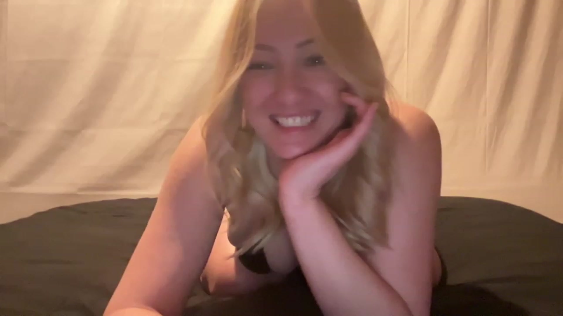 Gallery image thumbnail from Bella_Online's myfreecams stream on, 04/03/2023, 09:37 image 7 of 20