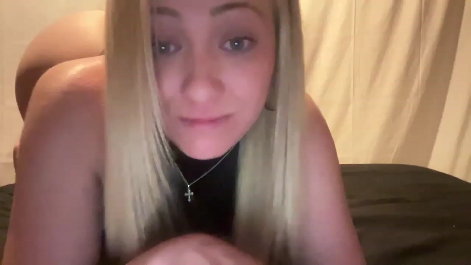 Gallery image thumbnail from Bella_Online's myfreecams stream on, 04/04/2023, 06:26 image 17 of 20