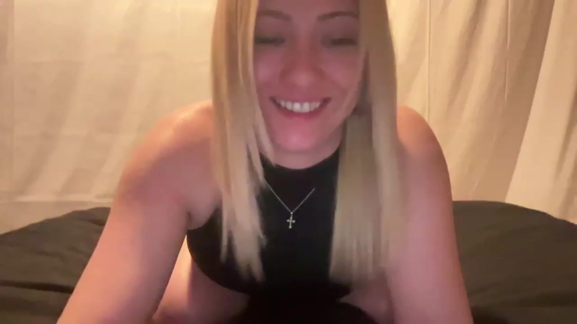 Gallery image thumbnail from Bella_Online's myfreecams stream on, 04/04/2023, 10:28 image 11 of 20