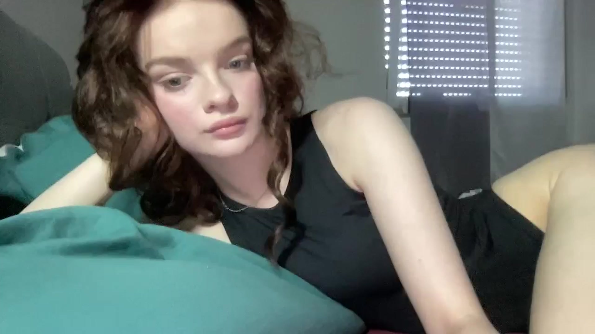 Gallery image thumbnail from Bella__Cullen's myfreecams stream on, 07/18/2024, 08:32 image 12 of 20