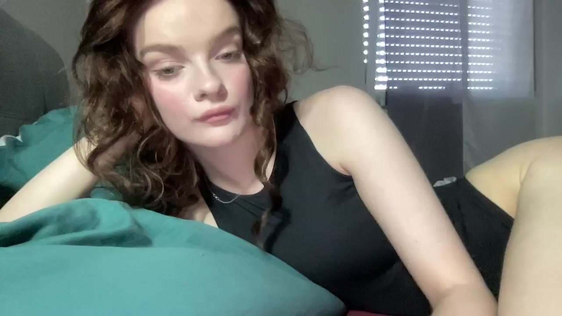 Gallery image thumbnail from Bella__Cullen's myfreecams stream on, 07/18/2024, 08:32 image 13 of 20