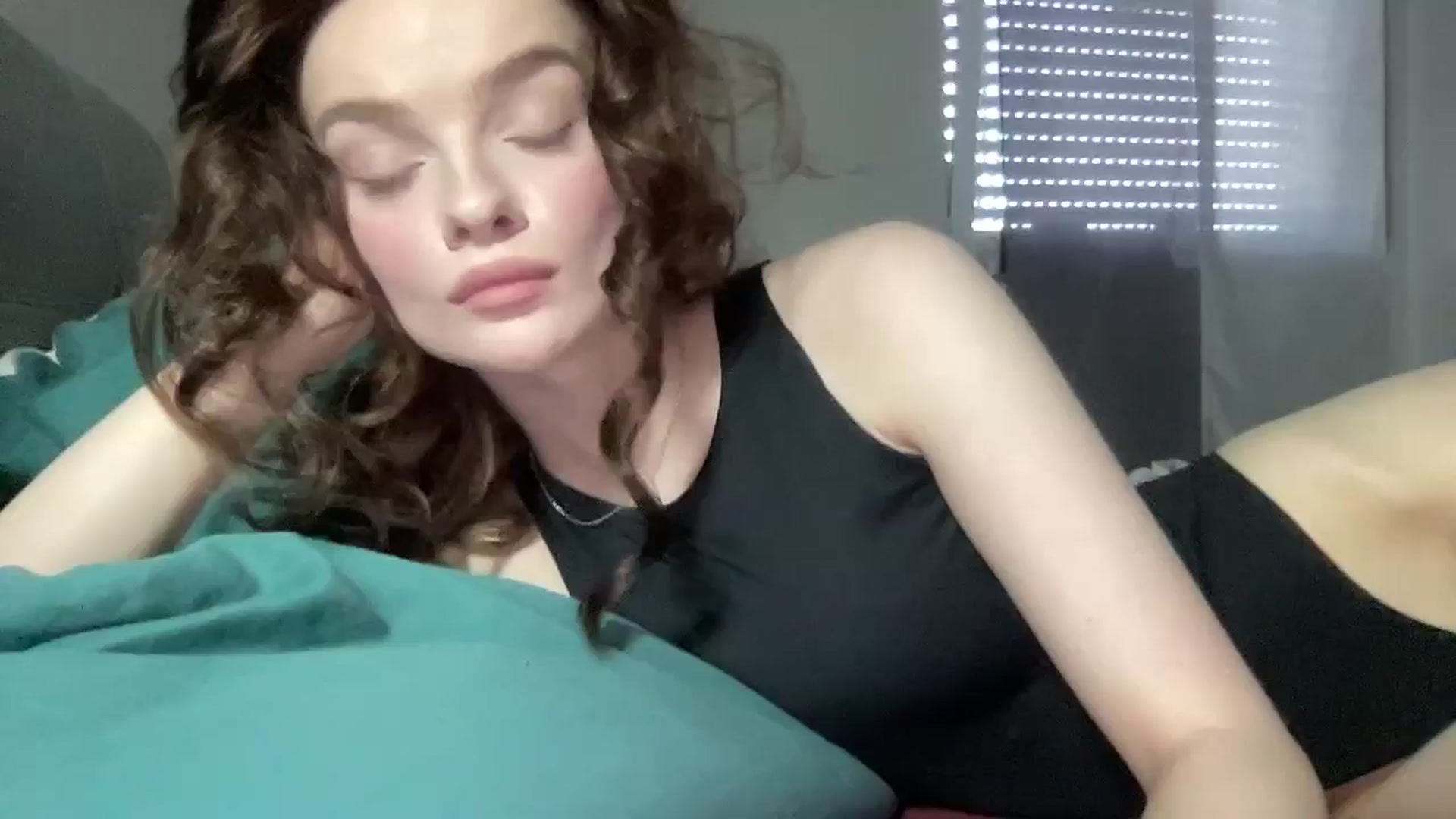 Gallery image thumbnail from Bella__Cullen's myfreecams stream on, 07/18/2024, 08:32 image 14 of 20