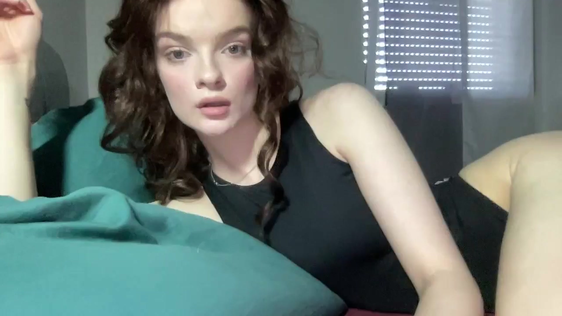 Gallery image thumbnail from Bella__Cullen's myfreecams stream on, 07/18/2024, 08:32 image 11 of 20