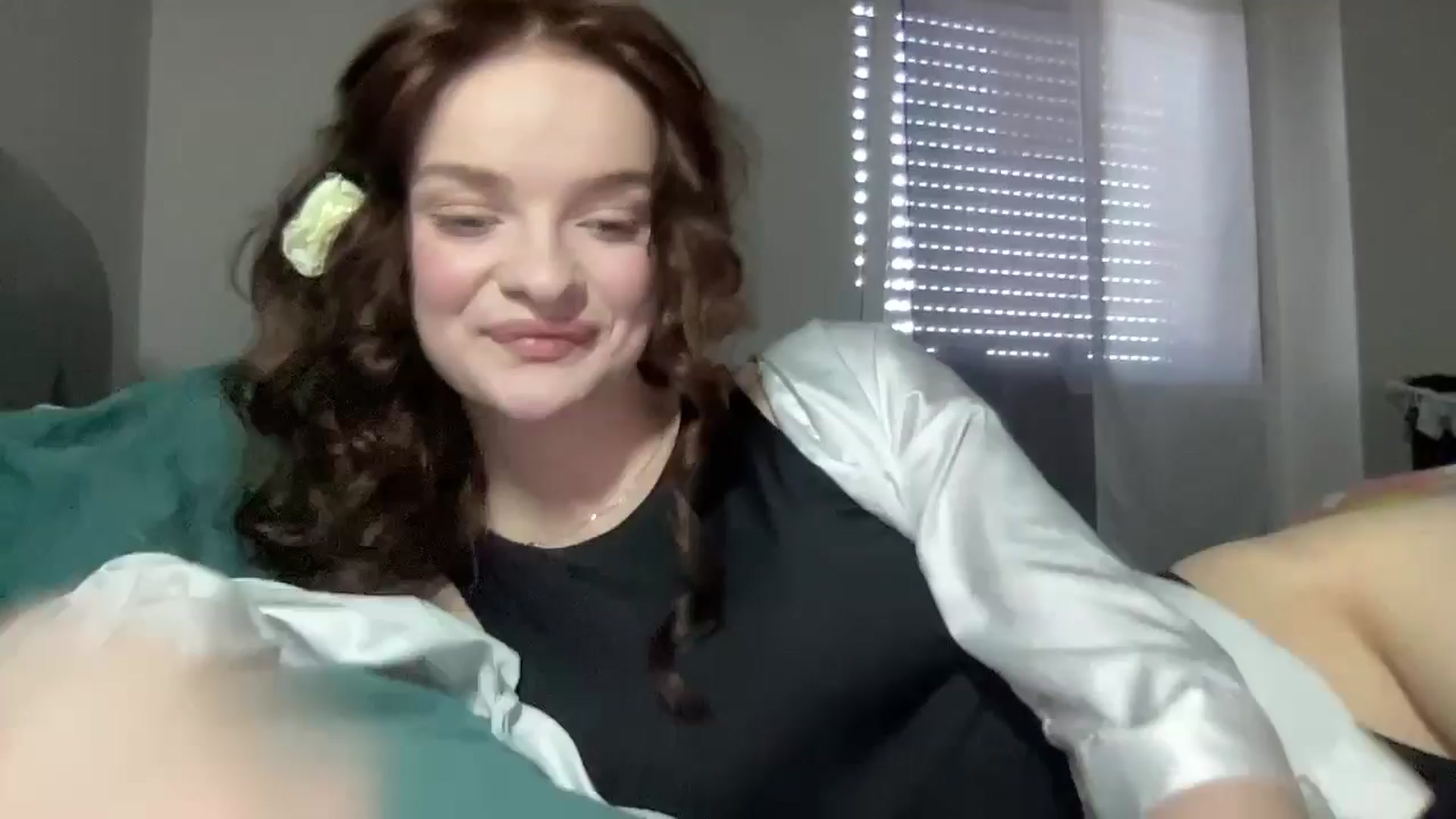 Gallery image thumbnail from Bella__Cullen's myfreecams stream on, 07/18/2024, 08:32 image 1 of 20