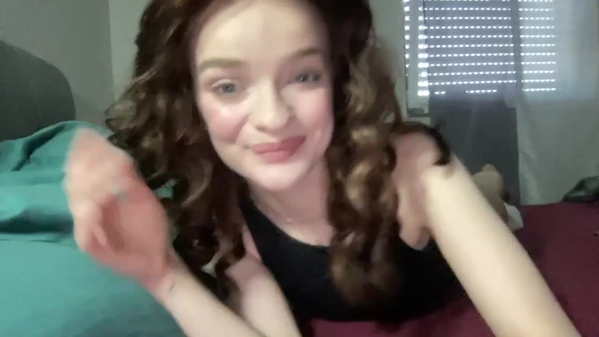 Gallery image thumbnail from Bella__Cullen's myfreecams stream on, 07/18/2024, 08:32 image 9 of 20