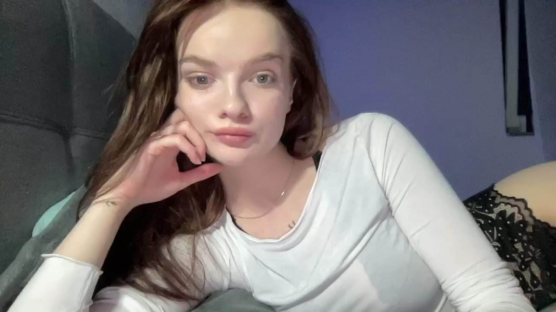 Gallery image thumbnail from Bella__Cullen's myfreecams stream on, 07/23/2024, 01:56 image 2 of 20