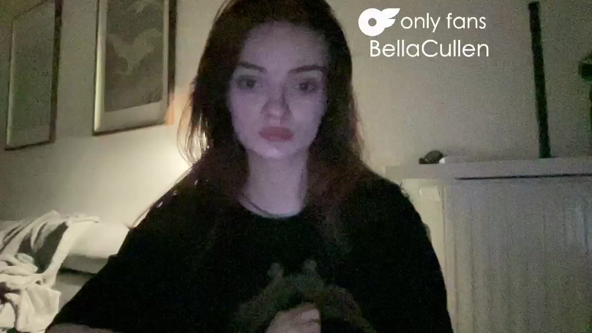 Gallery image thumbnail from Bella__Cullen's myfreecams stream on, 08/15/2024, 20:20 image 9 of 20