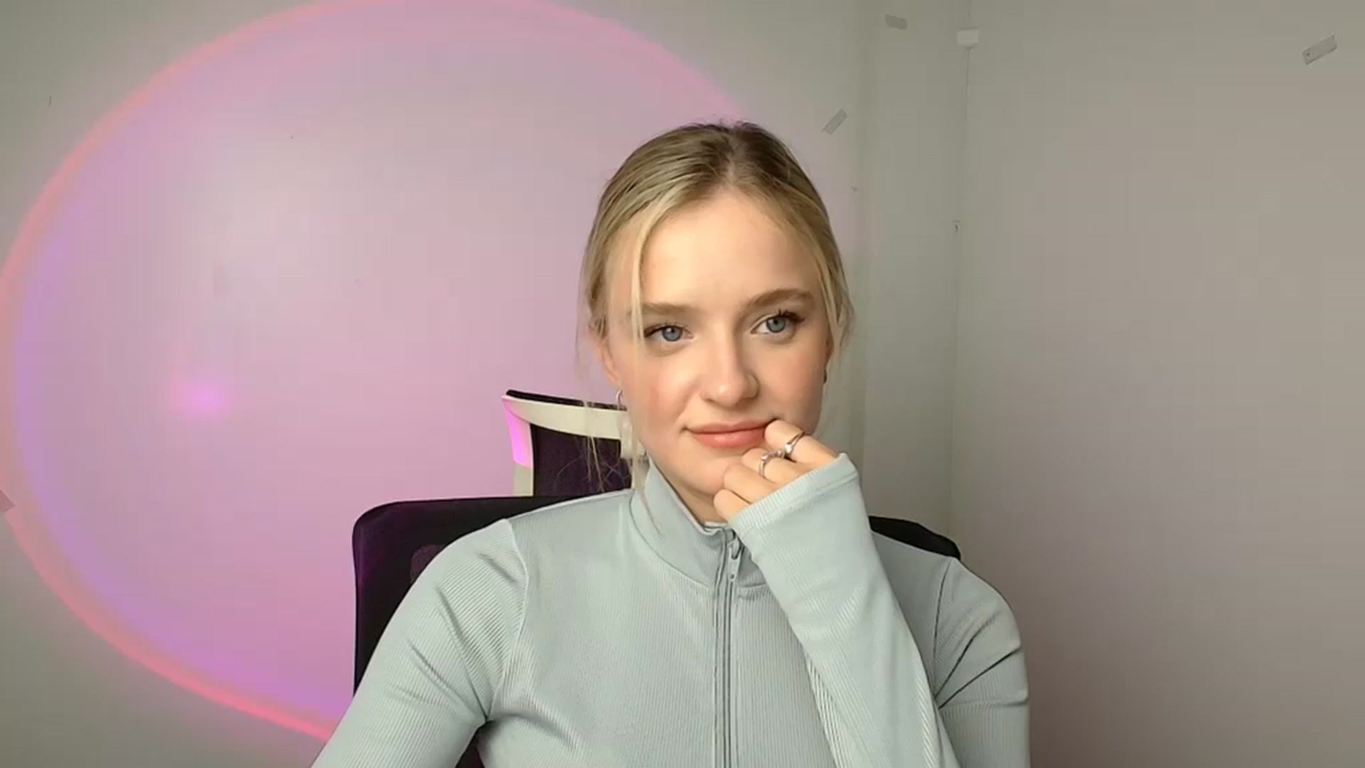 Gallery image thumbnail from Bella_amorere's myfreecams stream on, 05/14/2024, 13:36 image 1 of 20