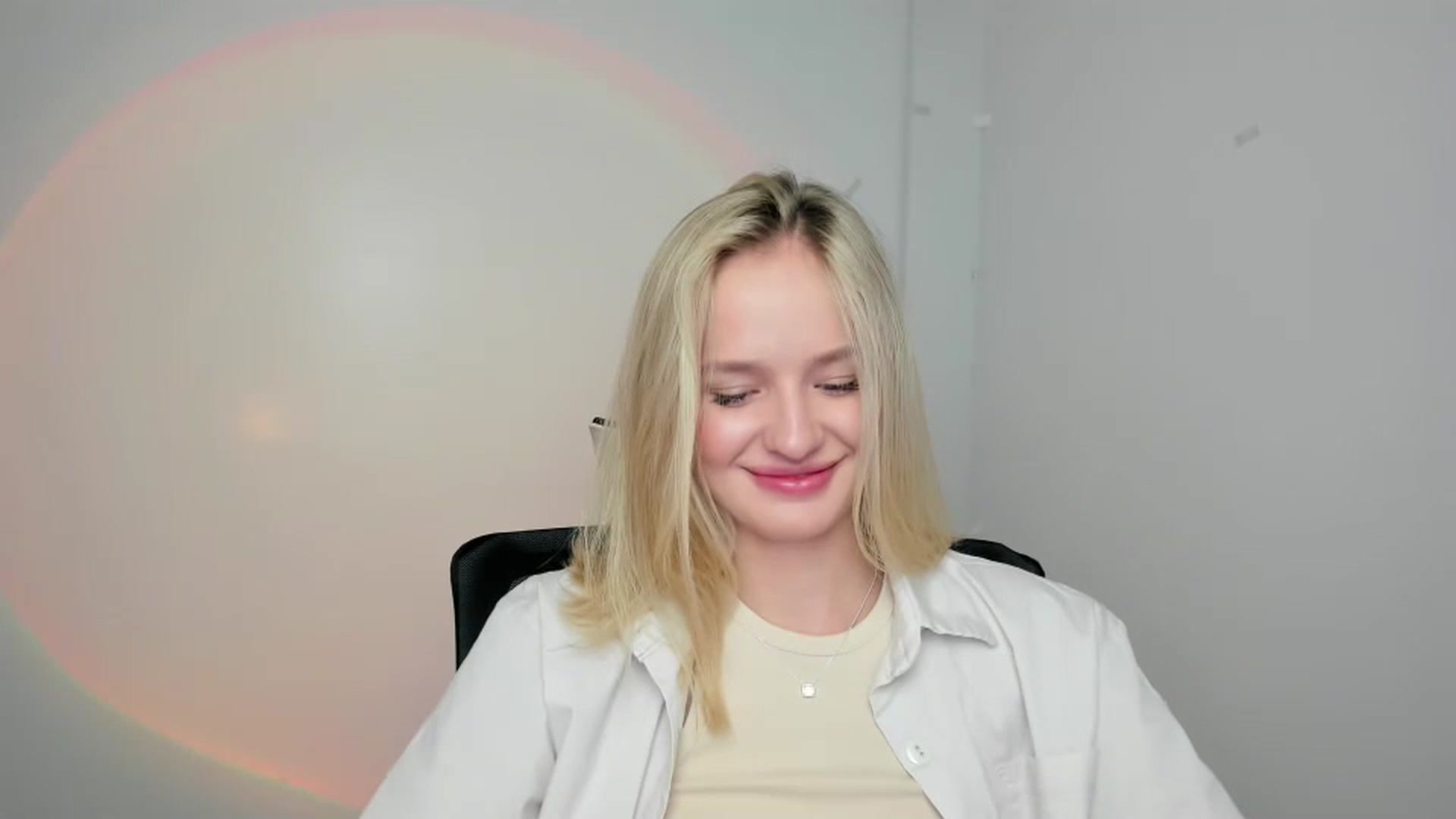 Gallery image thumbnail from Bella_amorere's myfreecams stream on, 08/09/2024, 12:23 image 12 of 20