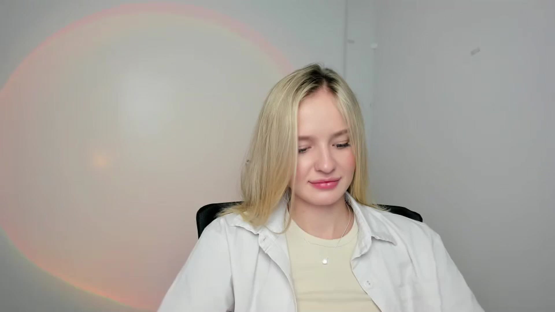 Gallery image thumbnail from Bella_amorere's myfreecams stream on, 08/09/2024, 12:23 image 1 of 20