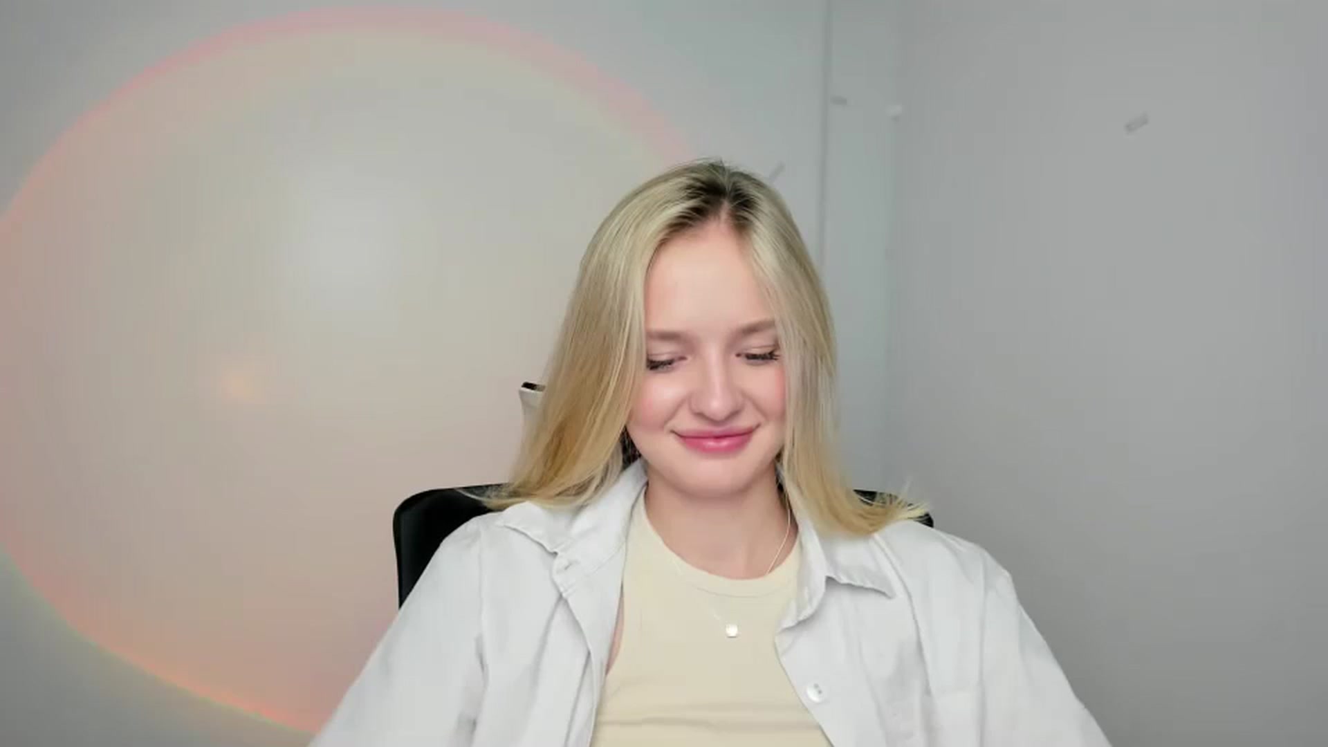 Gallery image thumbnail from Bella_amorere's myfreecams stream on, 08/09/2024, 12:23 image 20 of 20