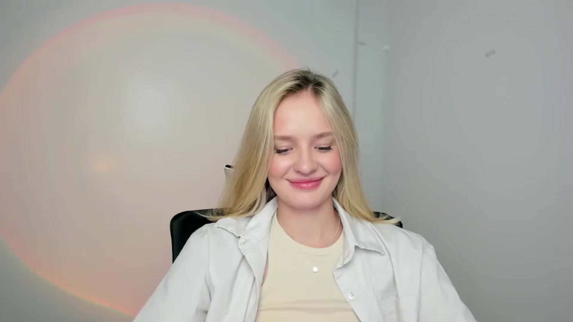 Gallery image thumbnail from Bella_amorere's myfreecams stream on, 08/09/2024, 12:23 image 19 of 20
