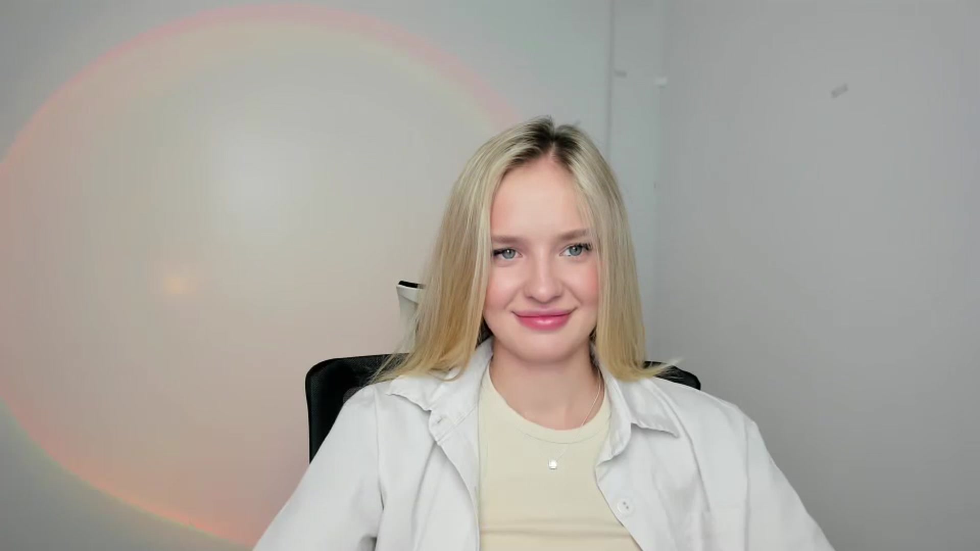 Gallery image thumbnail from Bella_amorere's myfreecams stream on, 08/09/2024, 12:23 image 9 of 20