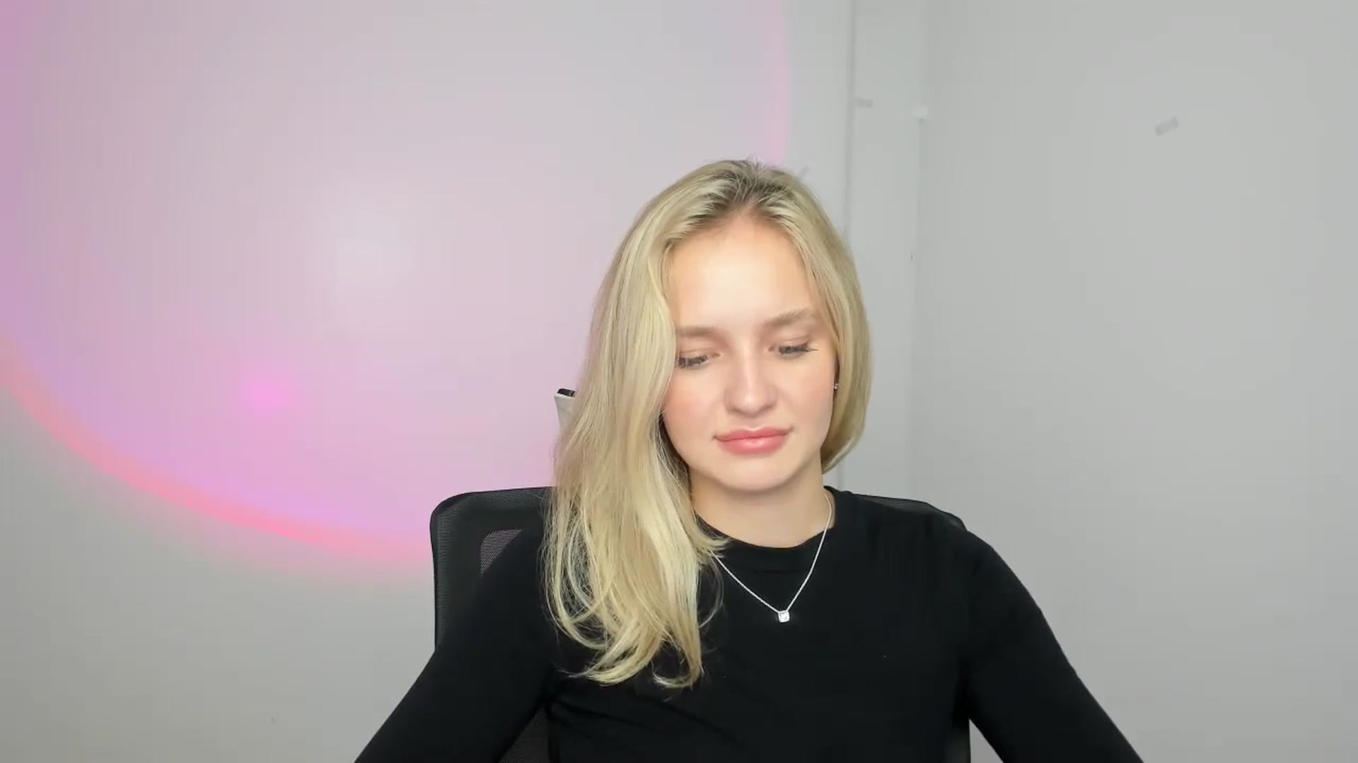 Gallery image thumbnail from Bella_amorere's myfreecams stream on, 08/11/2024, 09:23 image 20 of 20