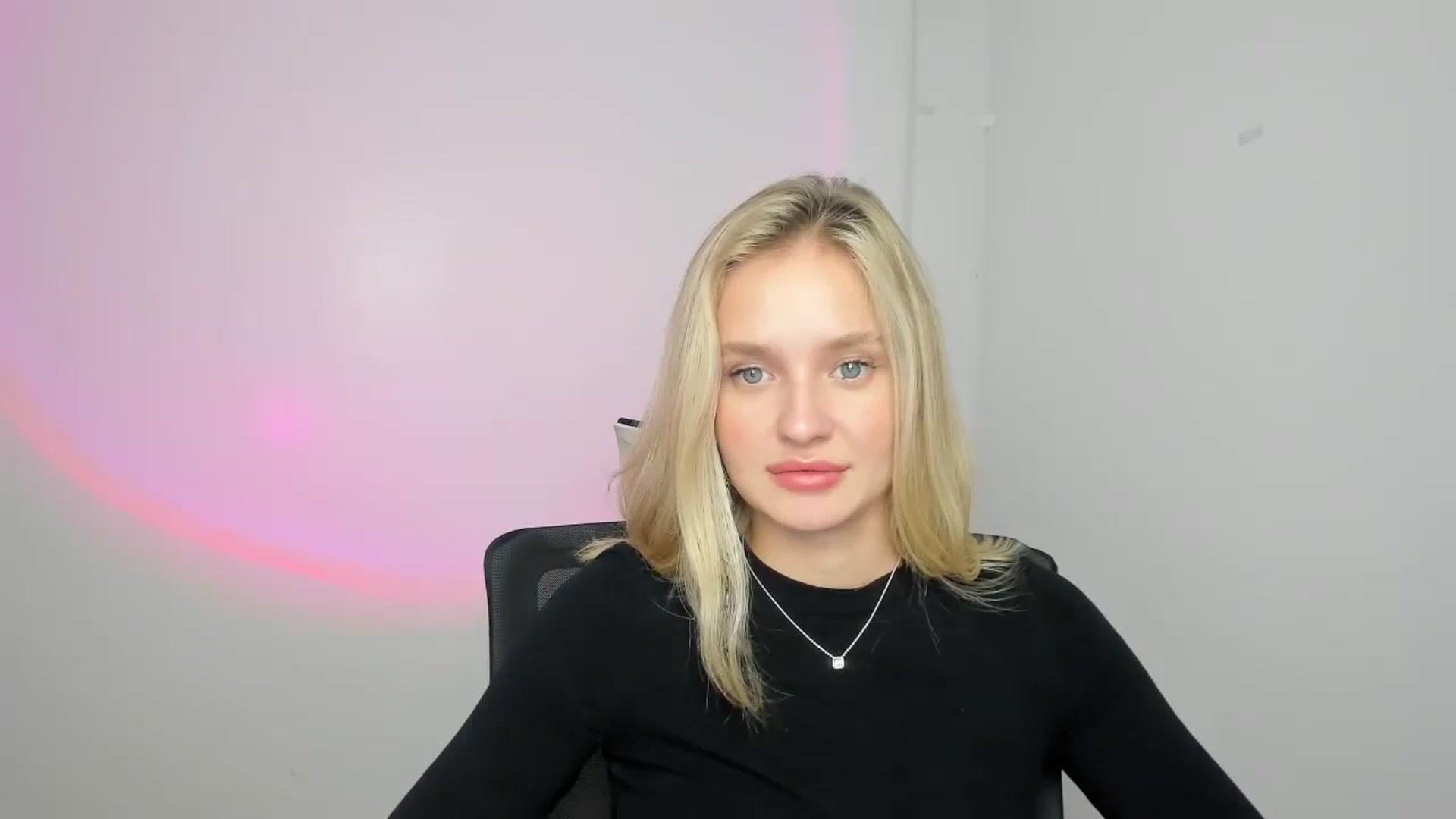 Gallery image thumbnail from Bella_amorere's myfreecams stream on, 08/11/2024, 09:23 image 5 of 20