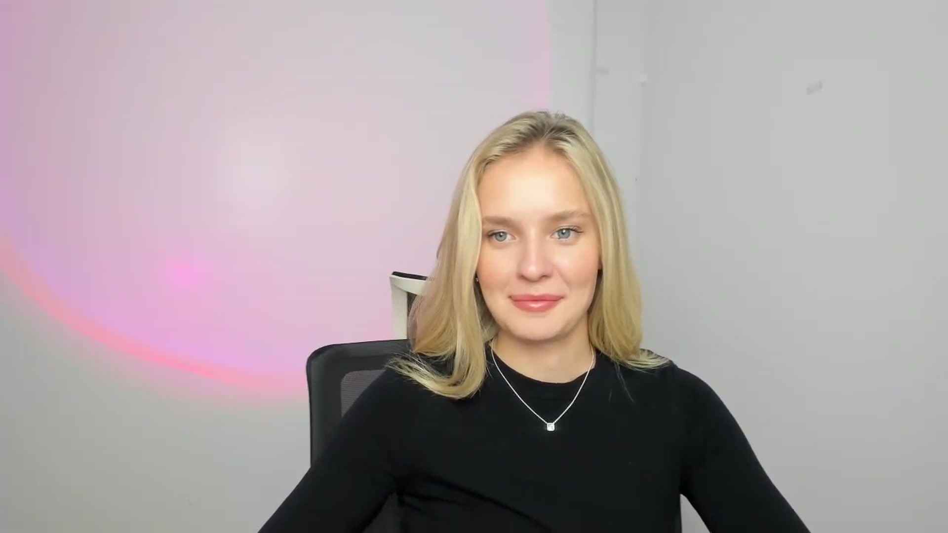 Gallery image thumbnail from Bella_amorere's myfreecams stream on, 08/11/2024, 09:23 image 3 of 20