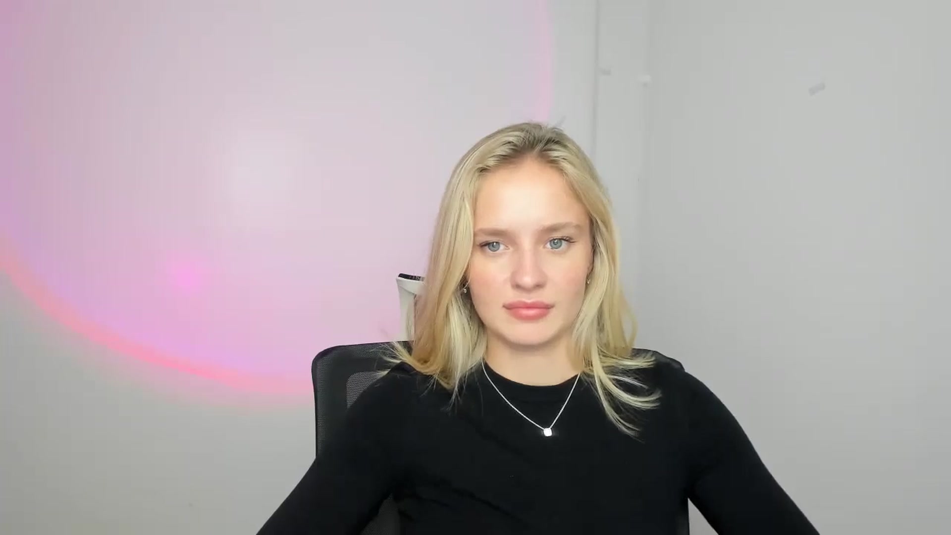 Gallery image thumbnail from Bella_amorere's myfreecams stream on, 08/11/2024, 09:23 image 6 of 20