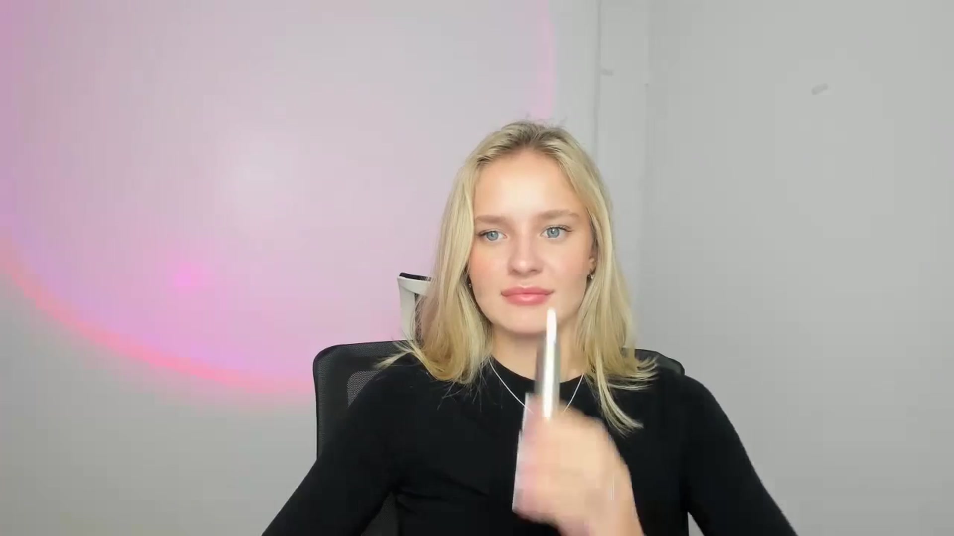 Gallery image thumbnail from Bella_amorere's myfreecams stream on, 08/11/2024, 09:23 image 8 of 20