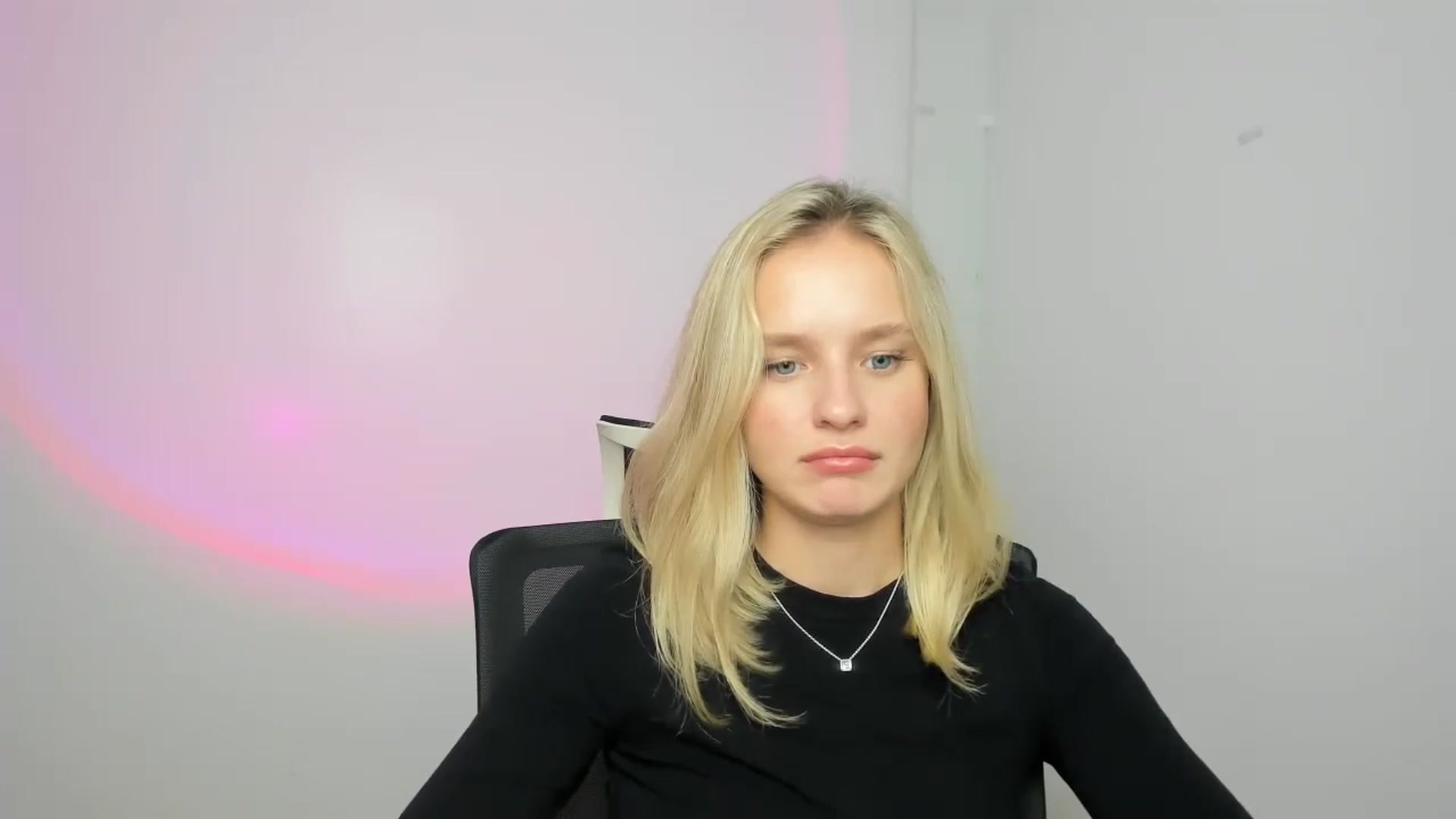 Gallery image thumbnail from Bella_amorere's myfreecams stream on, 08/11/2024, 10:39 image 2 of 20
