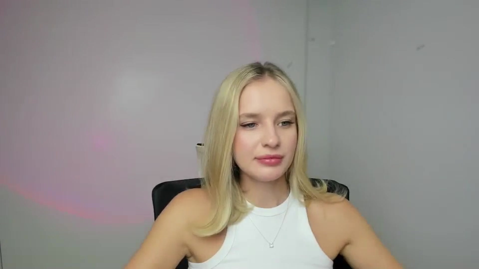 Gallery image thumbnail from Bella_amorere's myfreecams stream on, 08/14/2024, 12:28 image 8 of 20
