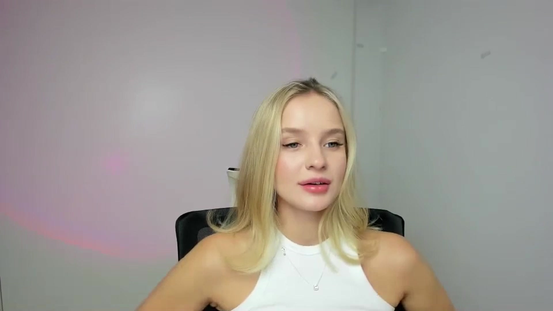 Gallery image thumbnail from Bella_amorere's myfreecams stream on, 08/14/2024, 12:28 image 13 of 20