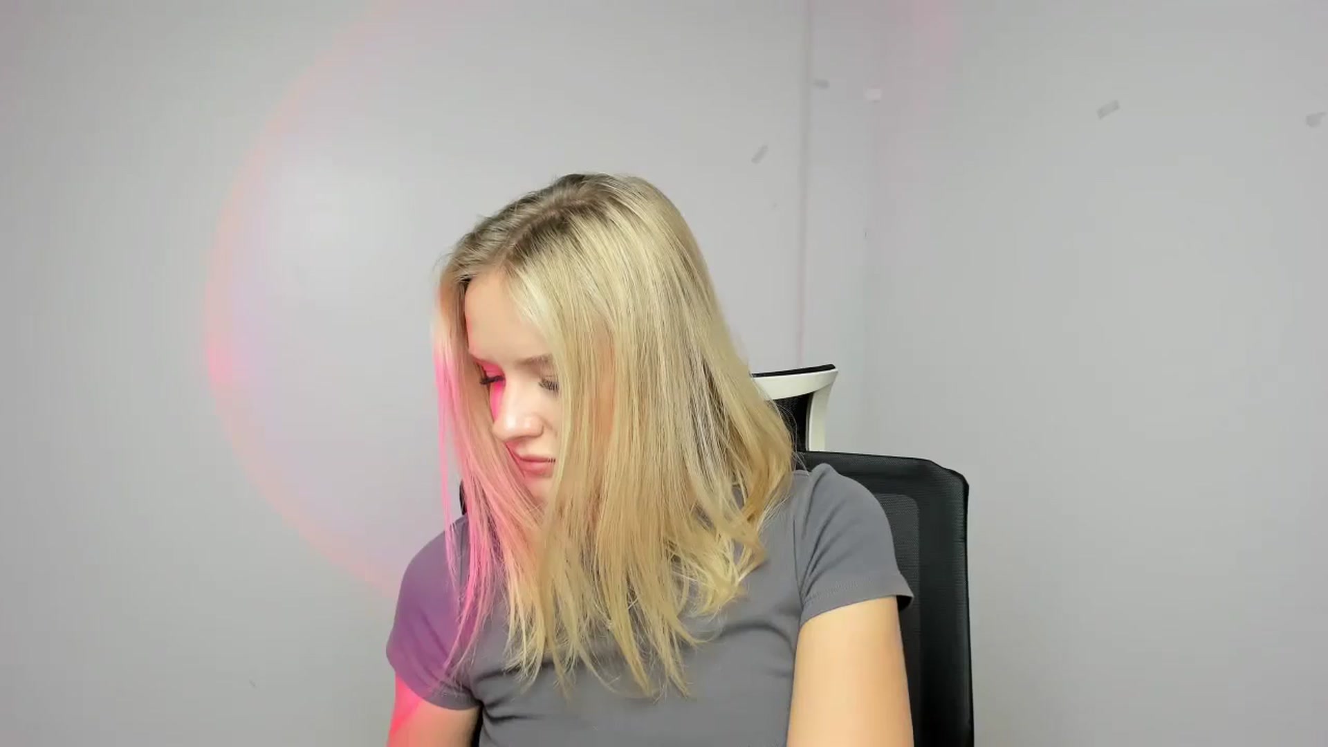 Gallery image thumbnail from Bella_amorere's myfreecams stream on, 08/17/2024, 18:46 image 15 of 20