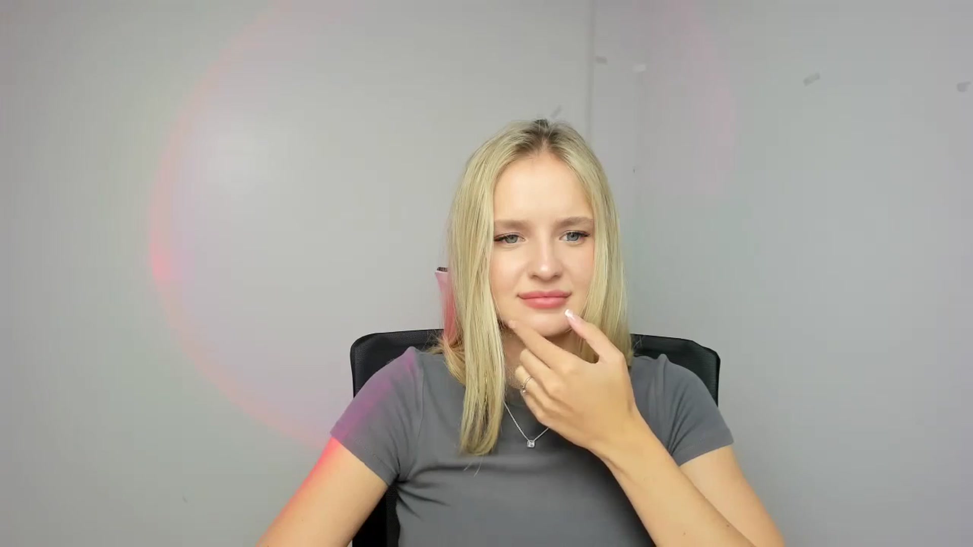 Gallery image thumbnail from Bella_amorere's myfreecams stream on, 08/17/2024, 18:46 image 7 of 20