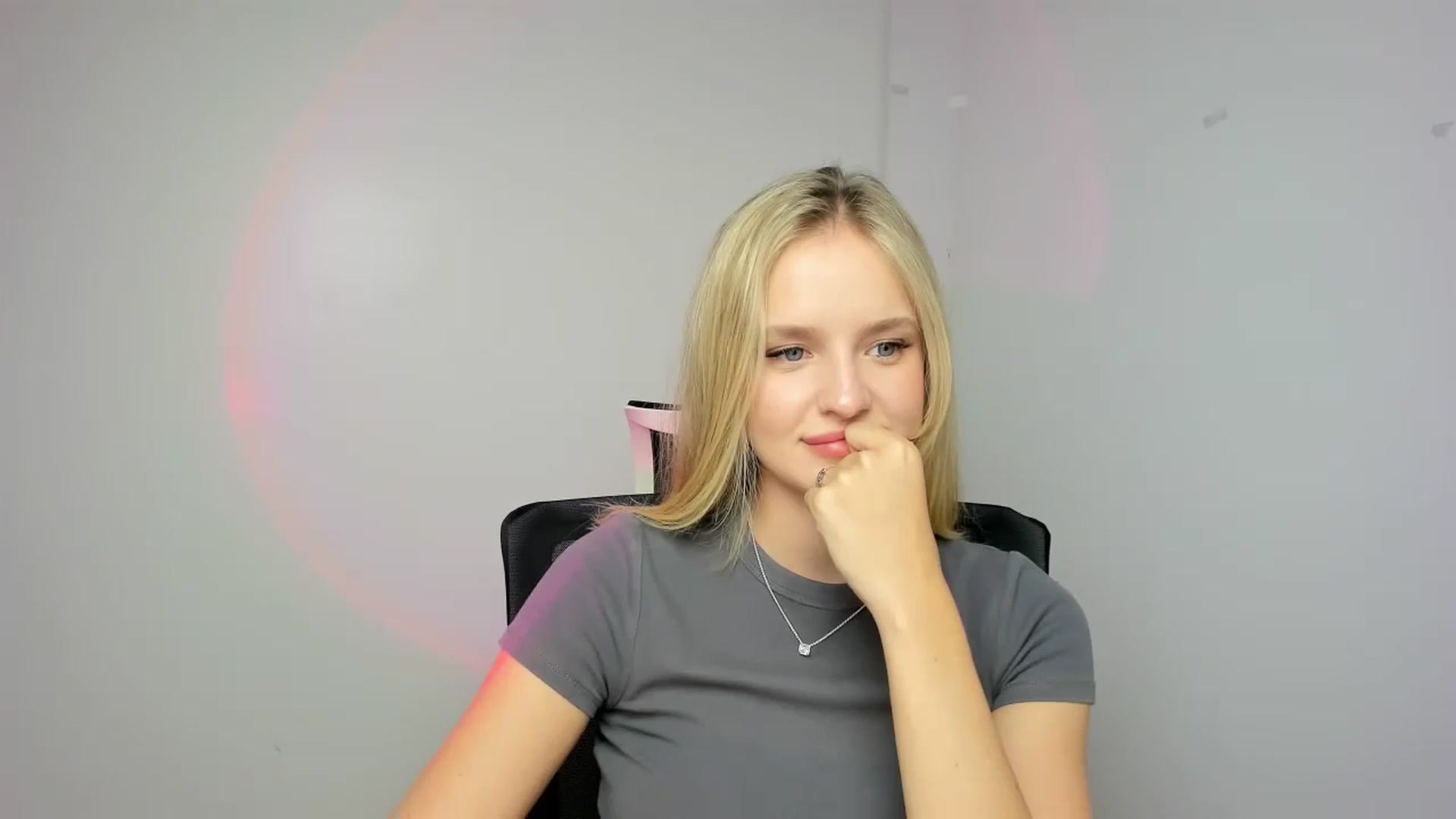 Gallery image thumbnail from Bella_amorere's myfreecams stream on, 08/17/2024, 18:46 image 1 of 20