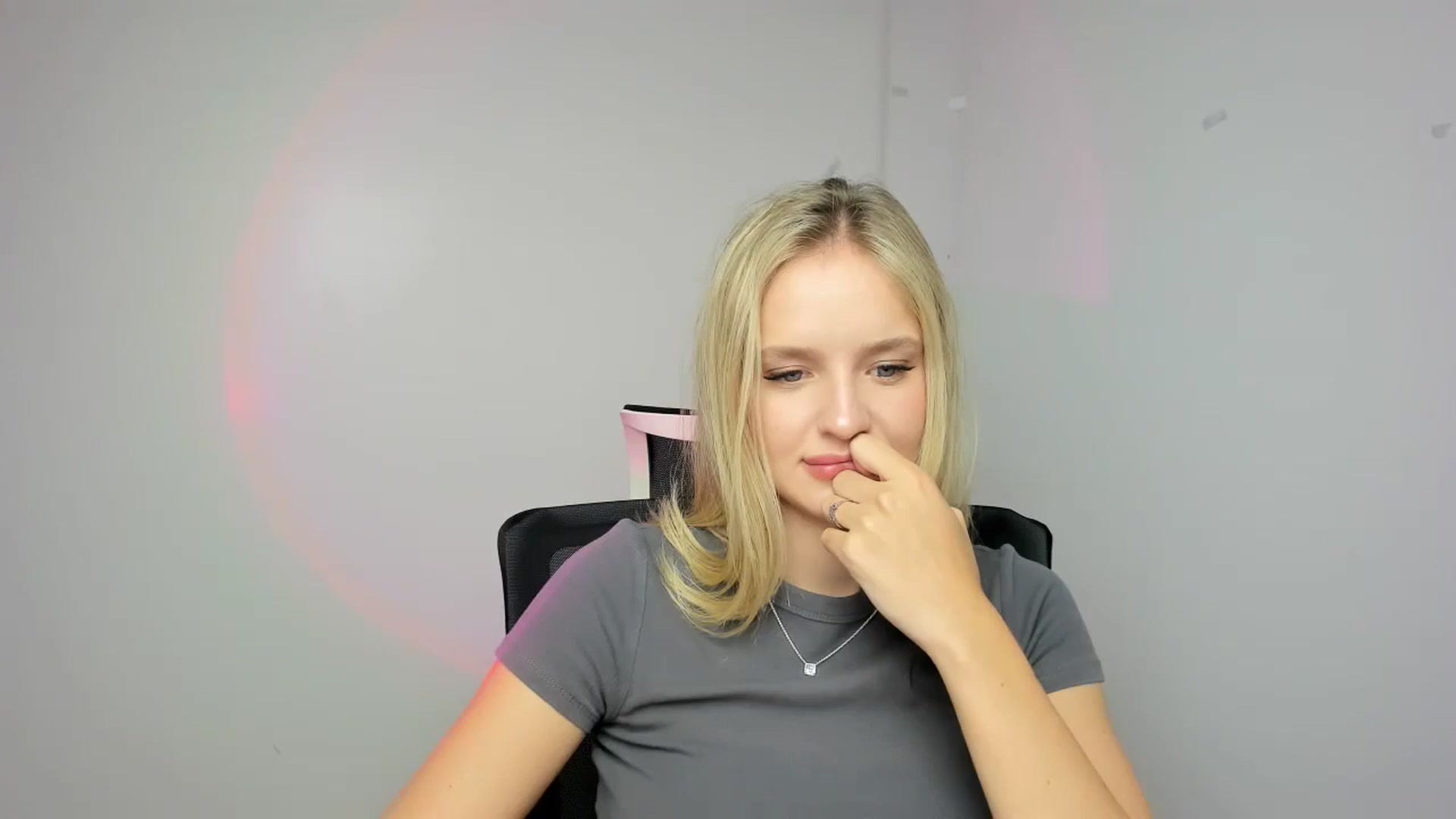Gallery image thumbnail from Bella_amorere's myfreecams stream on, 08/17/2024, 18:46 image 11 of 20