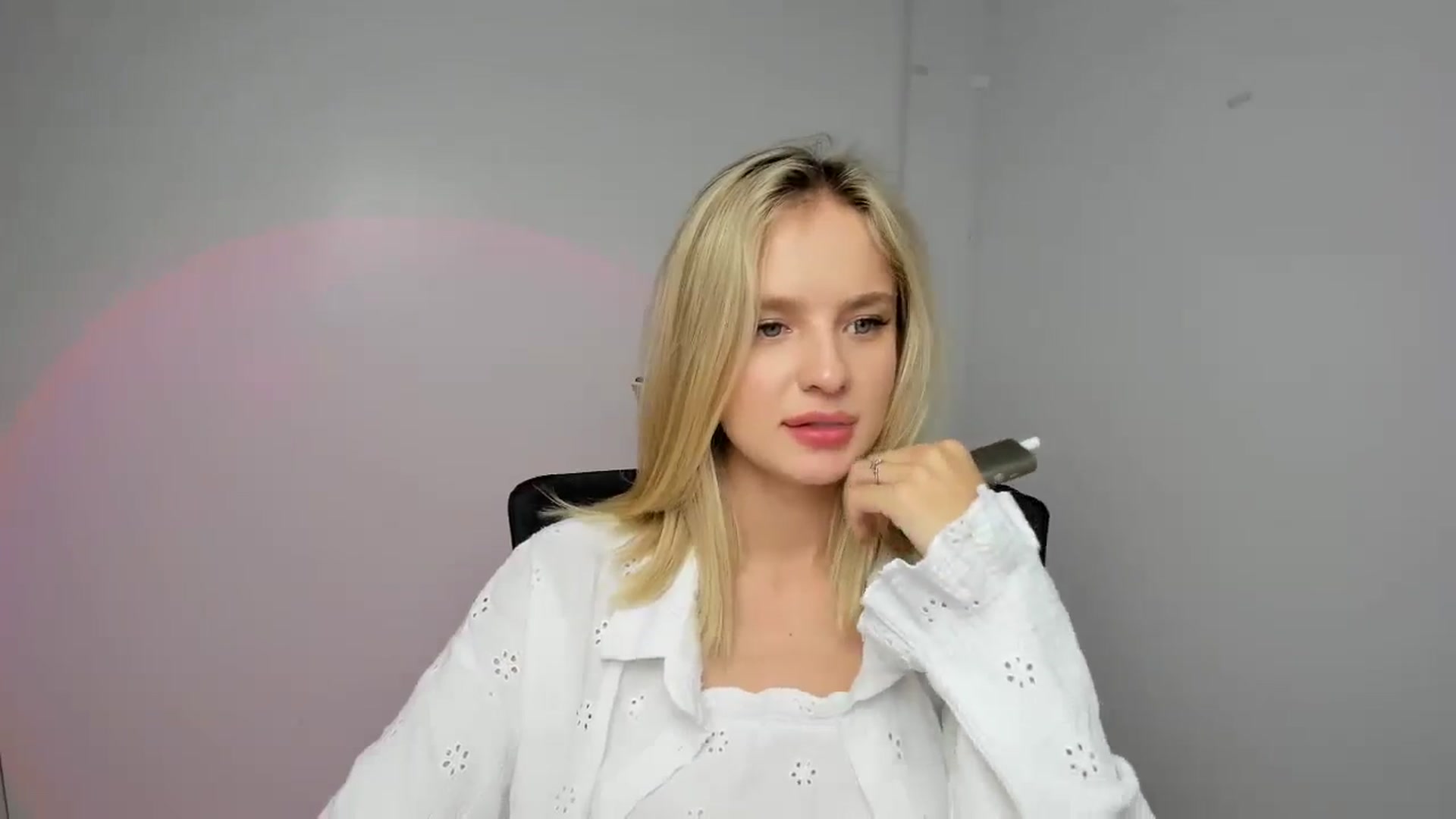 Gallery image thumbnail from Bella_amorere's myfreecams stream on, 08/18/2024, 14:35 image 4 of 20