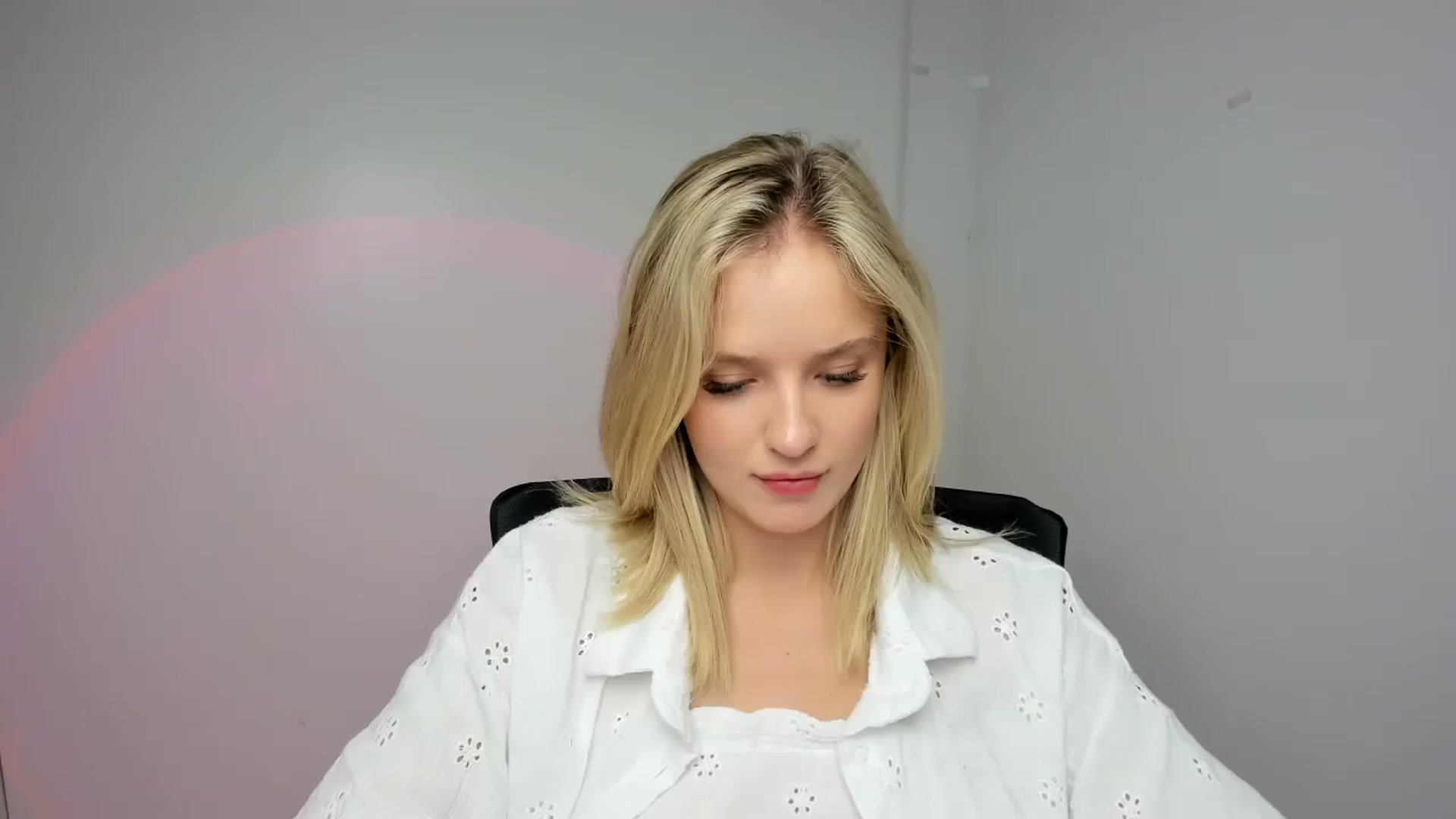 Gallery image thumbnail from Bella_amorere's myfreecams stream on, 08/18/2024, 14:35 image 1 of 20