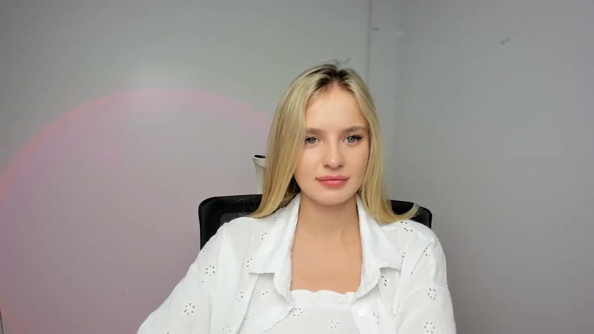 Gallery image thumbnail from Bella_amorere's myfreecams stream on, 08/18/2024, 14:35 image 18 of 20