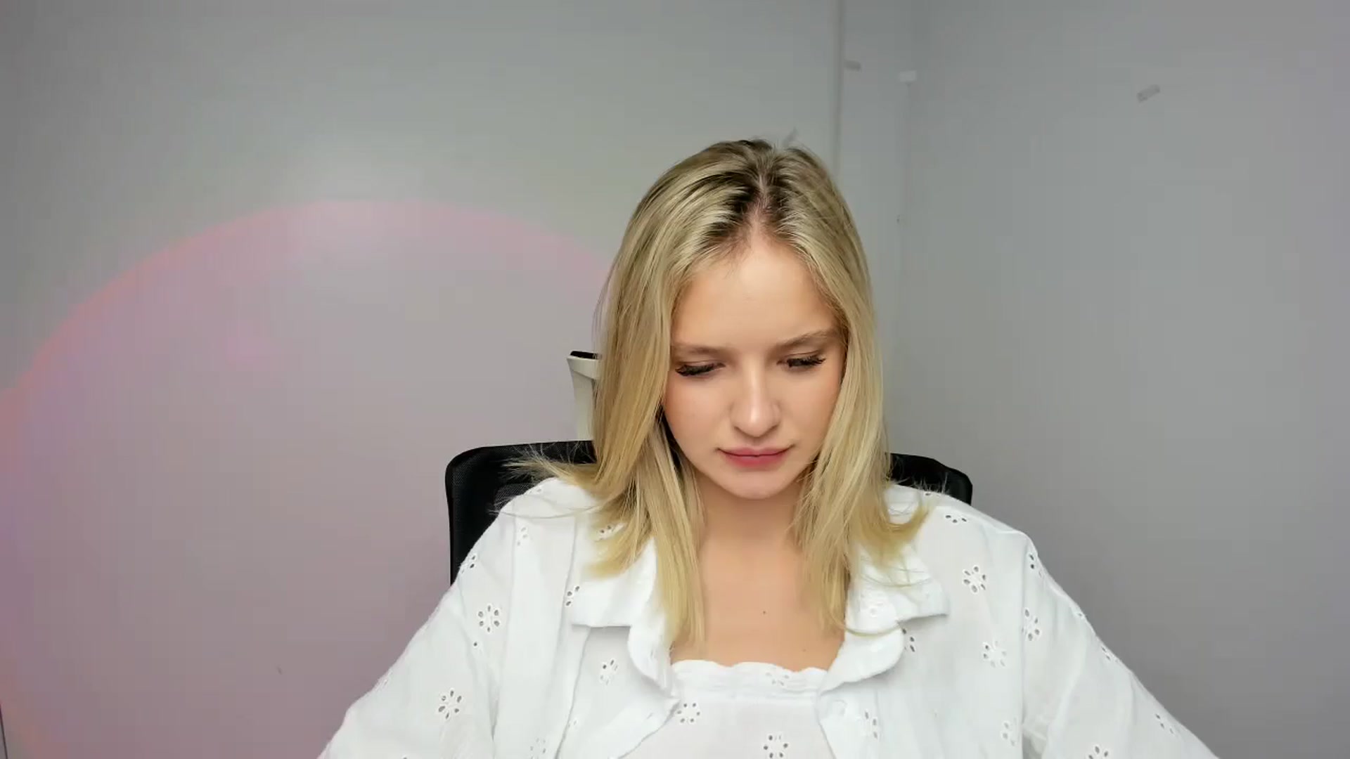 Gallery image thumbnail from Bella_amorere's myfreecams stream on, 08/18/2024, 14:35 image 14 of 20
