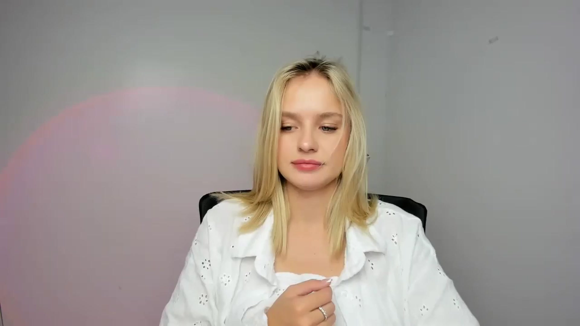 Gallery image thumbnail from Bella_amorere's myfreecams stream on, 08/18/2024, 14:35 image 5 of 20