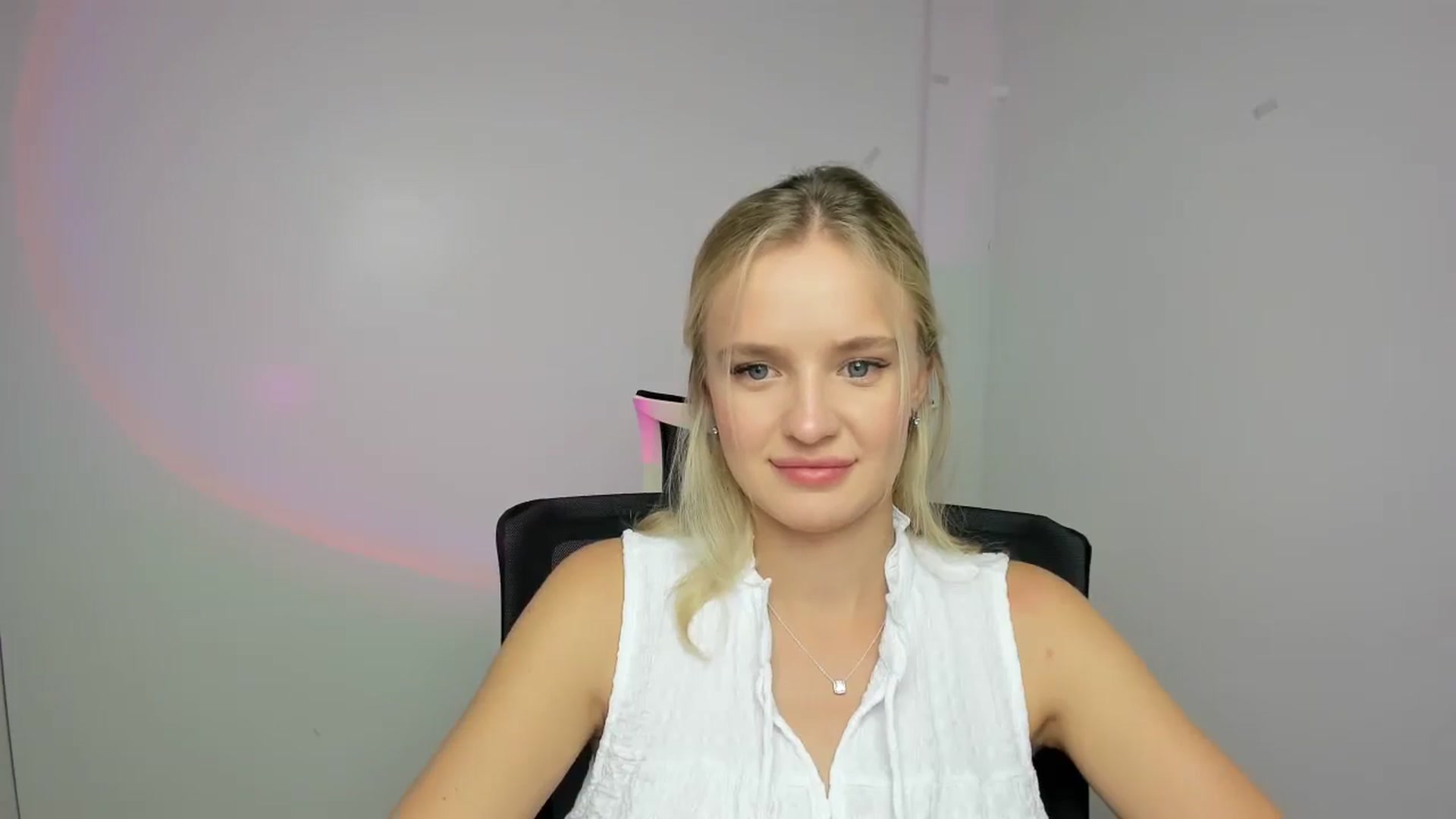 Gallery image thumbnail from Bella_amorere's myfreecams stream on, 08/24/2024, 13:01 image 7 of 20