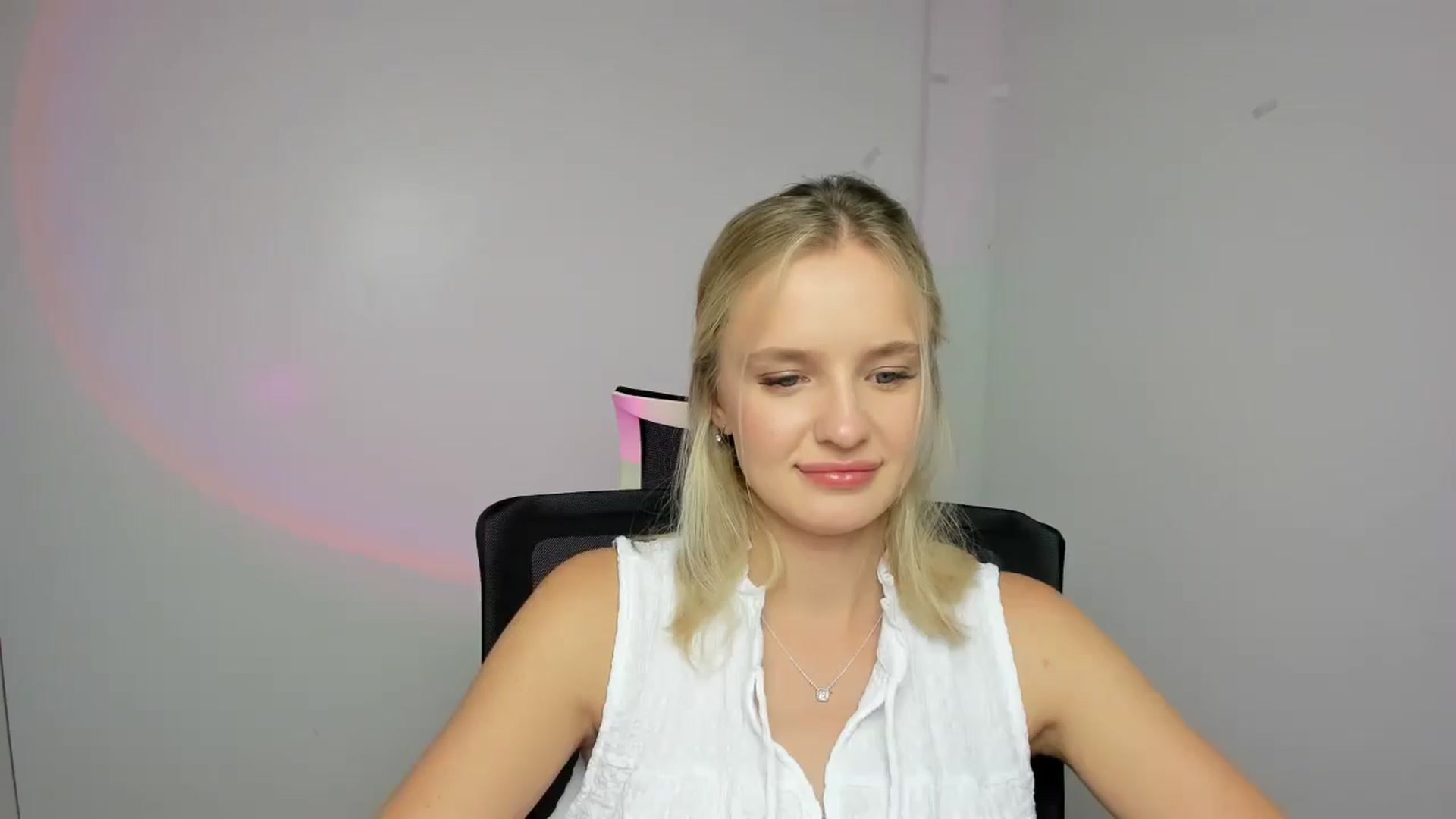 Gallery image thumbnail from Bella_amorere's myfreecams stream on, 08/24/2024, 13:01 image 14 of 20