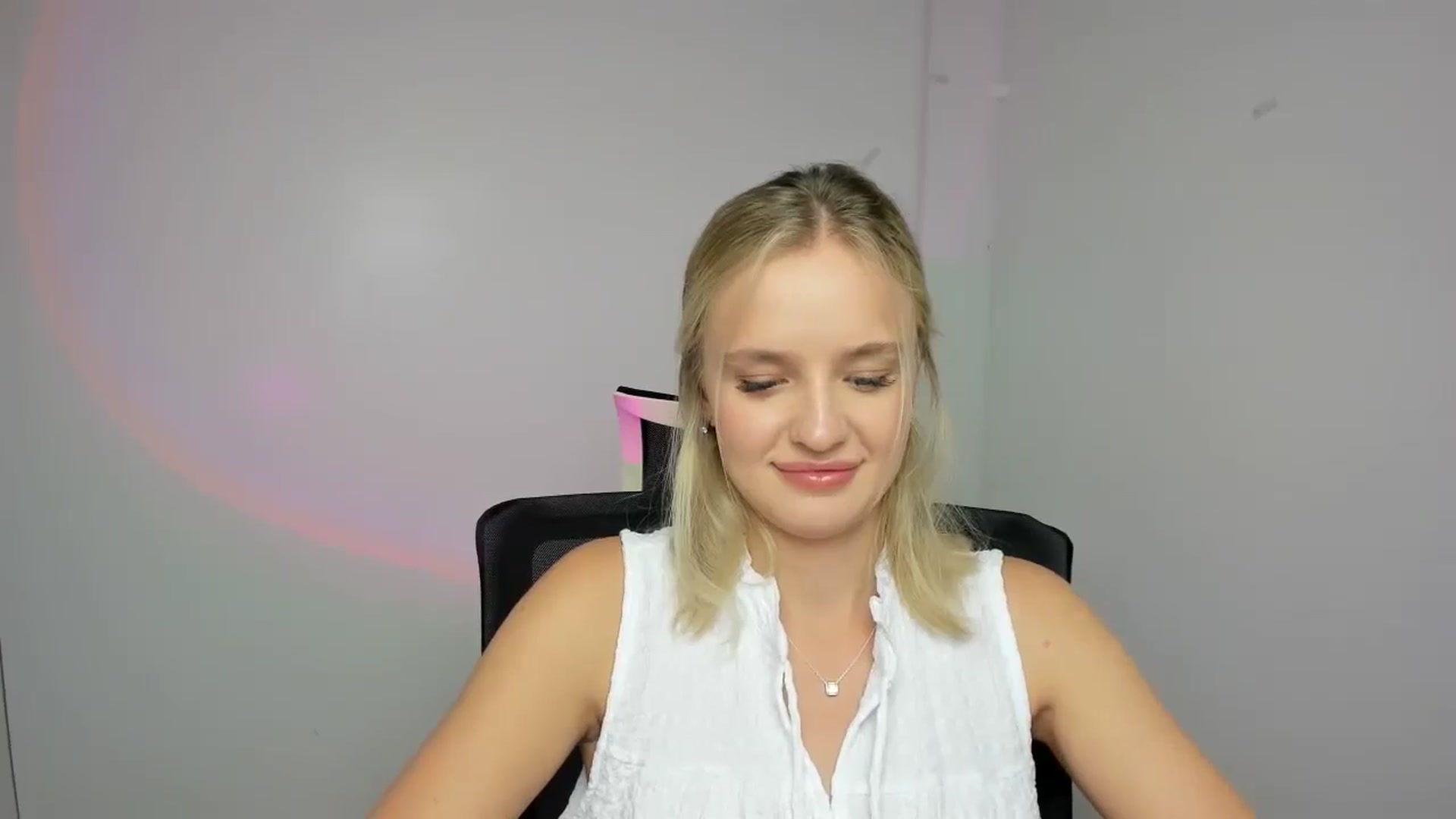 Gallery image thumbnail from Bella_amorere's myfreecams stream on, 08/24/2024, 13:01 image 18 of 20