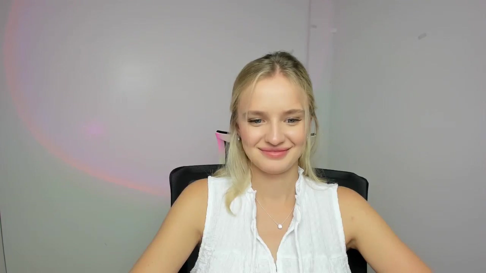 Gallery image thumbnail from Bella_amorere's myfreecams stream on, 08/24/2024, 13:01 image 6 of 20