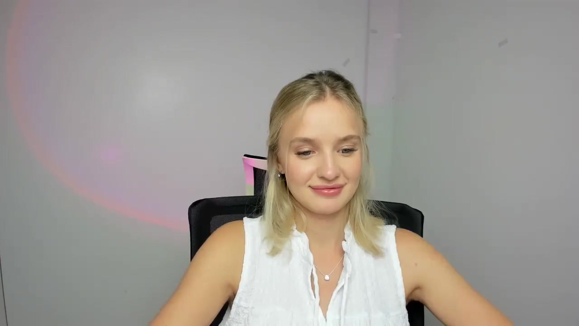 Gallery image thumbnail from Bella_amorere's myfreecams stream on, 08/24/2024, 13:01 image 19 of 20