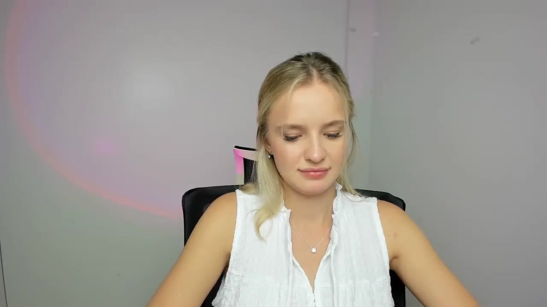Gallery image thumbnail from Bella_amorere's myfreecams stream on, 08/24/2024, 13:01 image 2 of 20