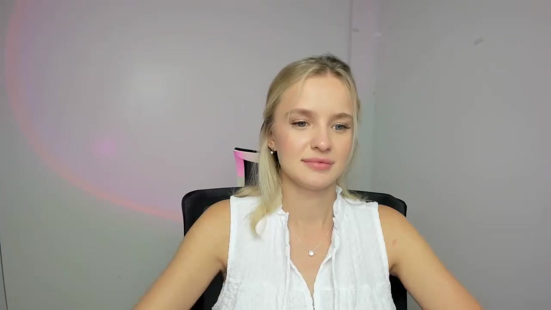 Gallery image thumbnail from Bella_amorere's myfreecams stream on, 08/24/2024, 13:01 image 1 of 20