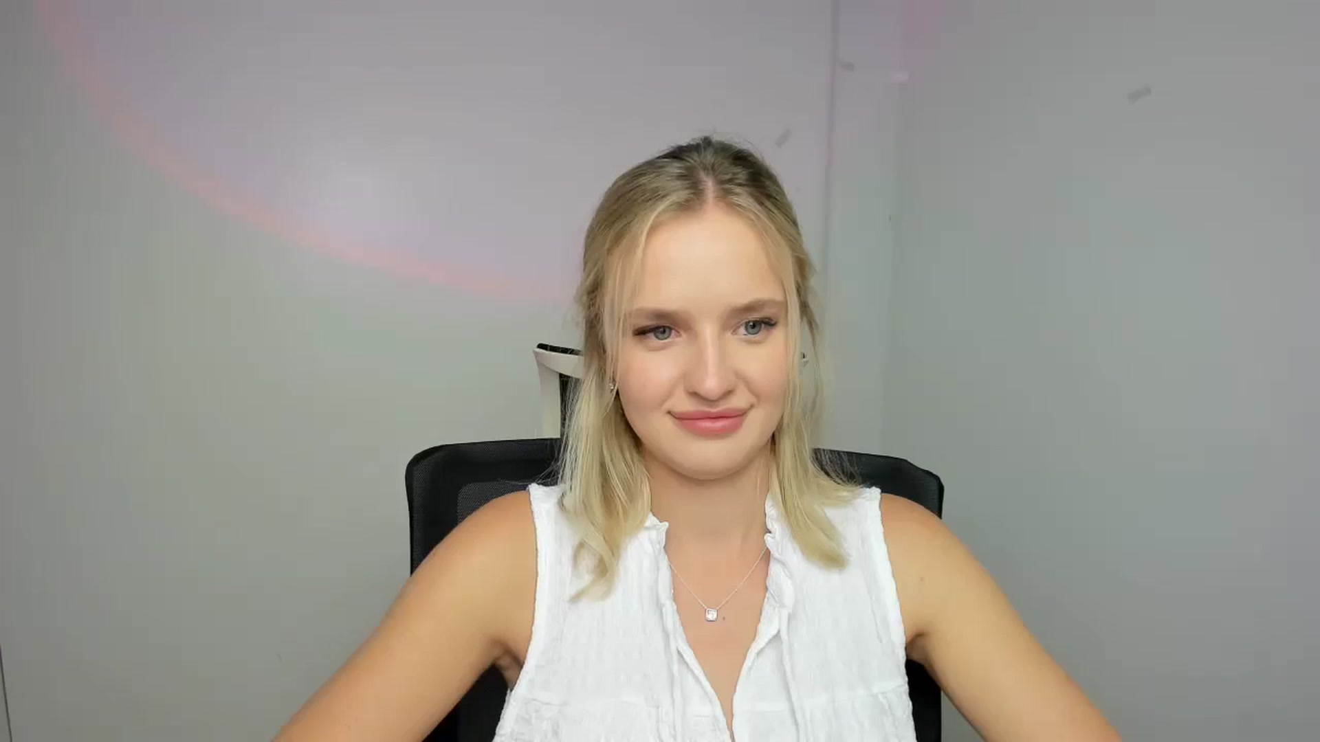 Gallery image thumbnail from Bella_amorere's myfreecams stream on, 08/24/2024, 16:22 image 3 of 20