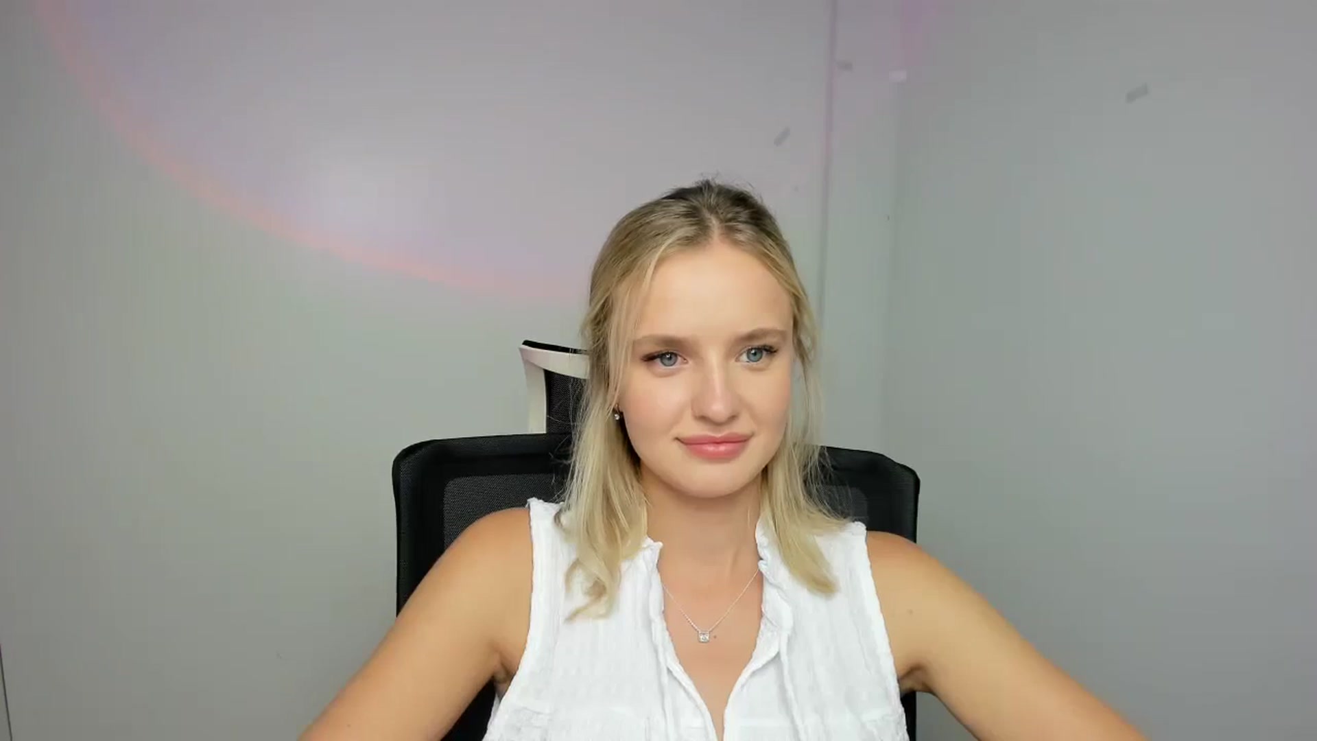 Gallery image thumbnail from Bella_amorere's myfreecams stream on, 08/24/2024, 16:22 image 13 of 20