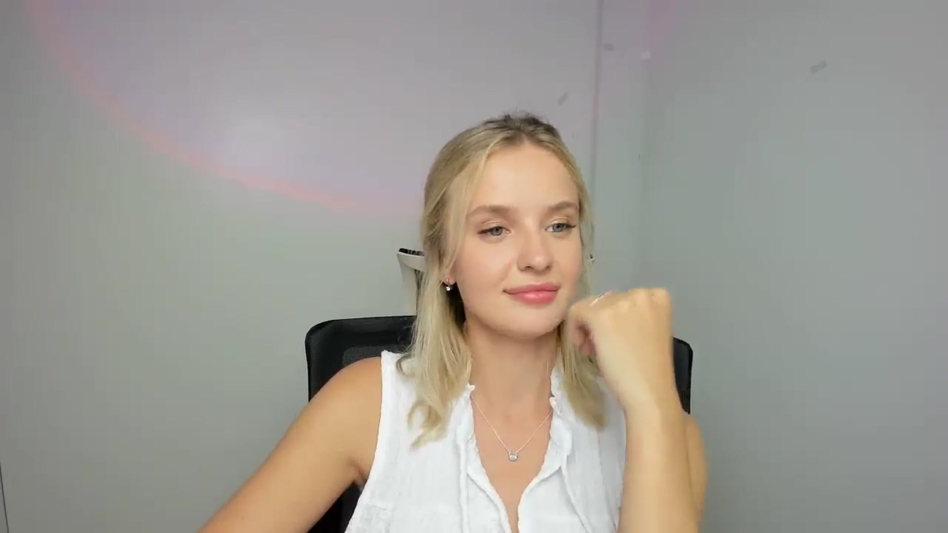Gallery image thumbnail from Bella_amorere's myfreecams stream on, 08/24/2024, 16:22 image 19 of 20