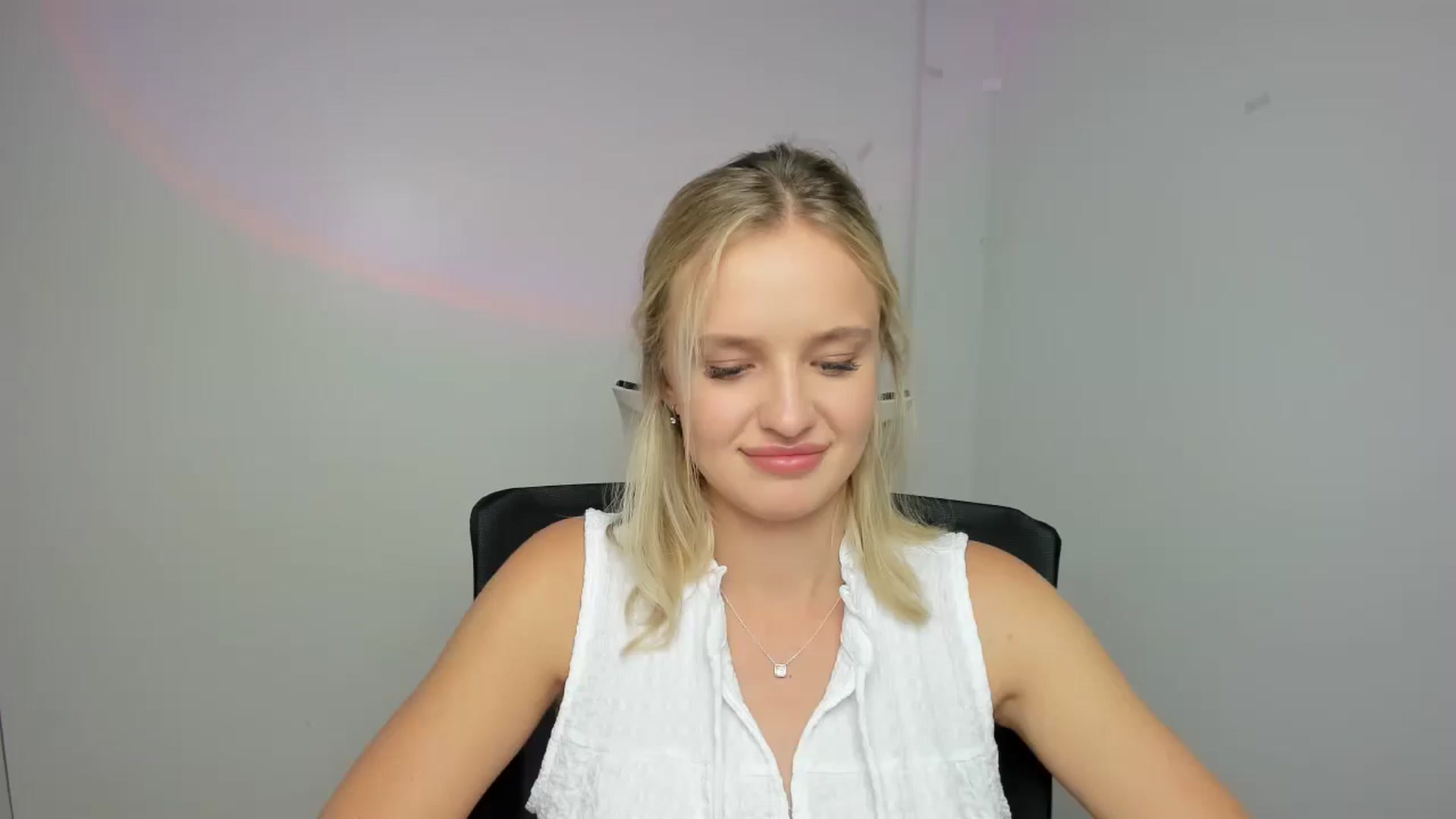 Gallery image thumbnail from Bella_amorere's myfreecams stream on, 08/24/2024, 16:22 image 16 of 20